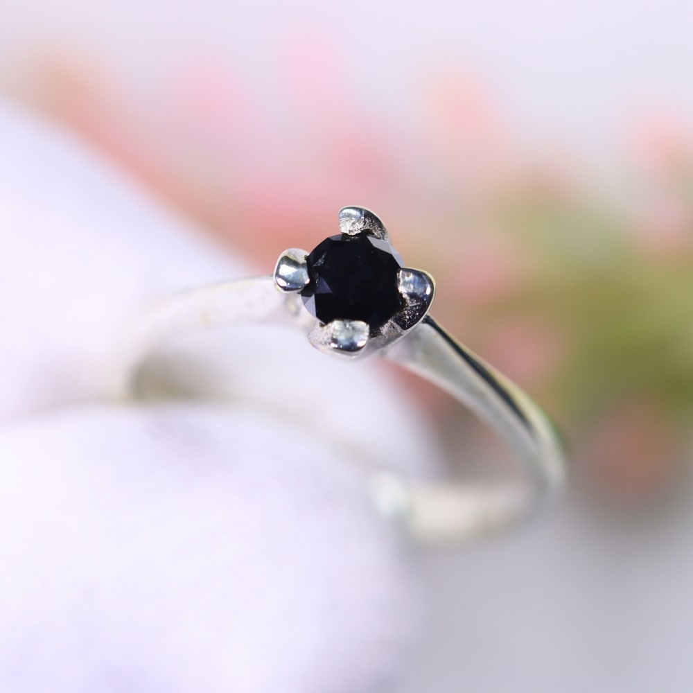 1.52g Natural Diamond Sterling Silver 925 Ring - Size US 5 - Total Diamond 0.33ct: Ksmith Jewels Global Welcome to our auction house, today auction brought to you by Ksmith Jewels Global based in Penang, Malaysia specialize in all kinds of opal, diamond and color gemstone both in ma