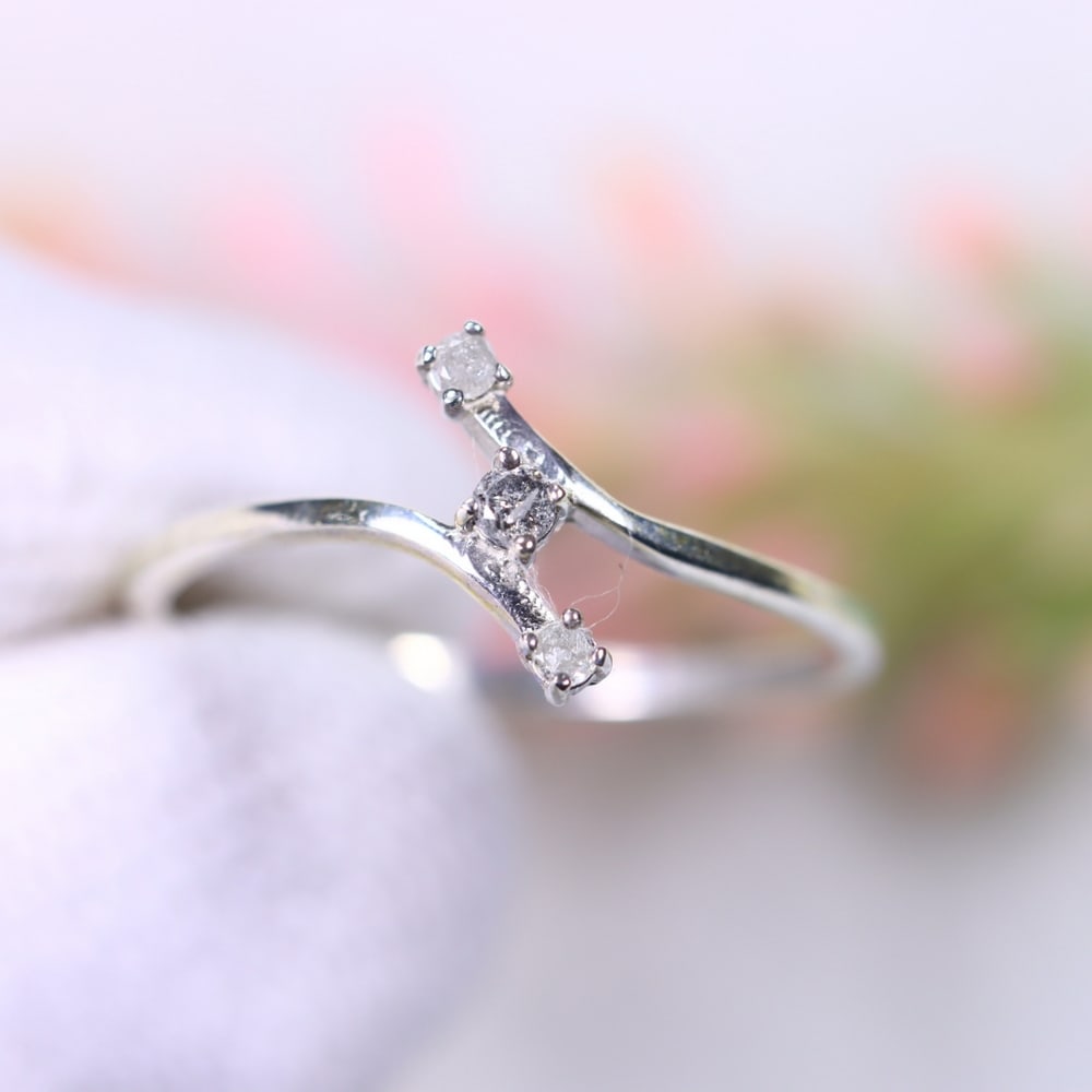 0.90g Natural Diamond Sterling Silver 925 Ring - Size US6.25 - Total Diamond 0.08ct: Ksmith Jewels Global Welcome to our auction house, today auction brought to you by Ksmith Jewels Global based in Penang, Malaysia specialize in all kinds of opal, diamond and color gemstone both in ma