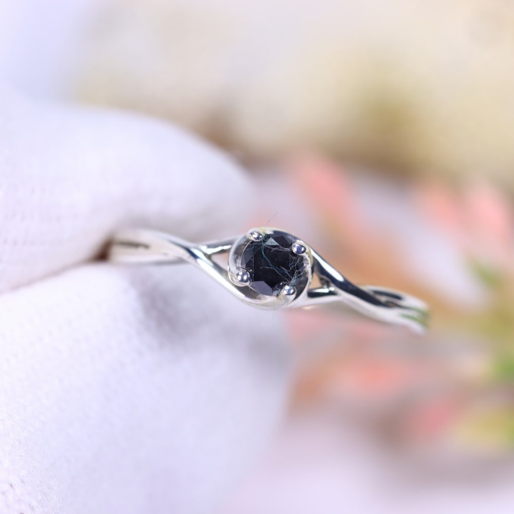 1.01g Natural Diamond Sterling Silver 925 Ring - Size US 5.5 - Total Diamond 0.18ct: Ksmith Jewels Global Welcome to our auction house, today auction brought to you by Ksmith Jewels Global based in Penang, Malaysia specialize in all kinds of opal, diamond and color gemstone both in ma