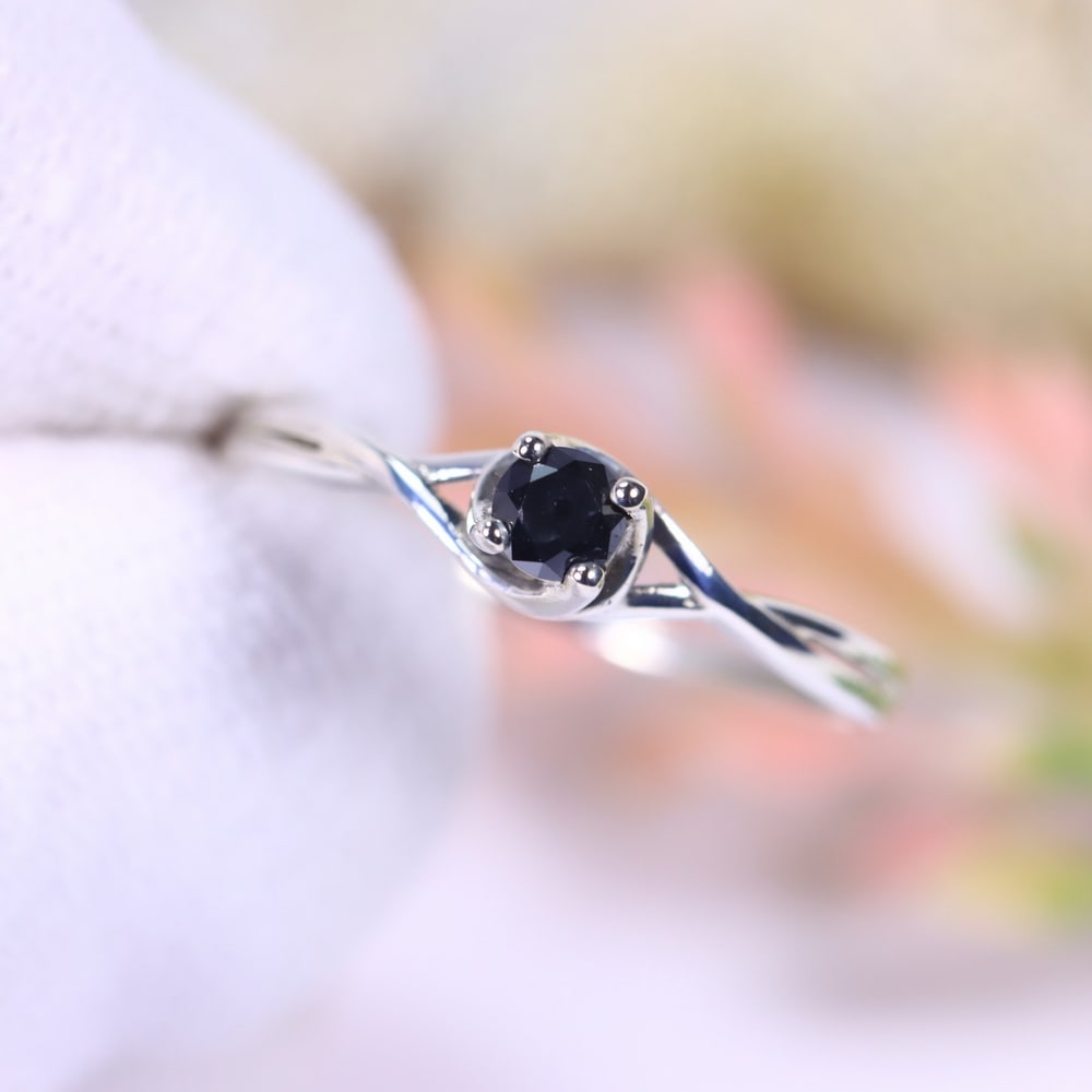 0.97g Natural Diamond Sterling Silver 925 Ring - Size US 5 - Total Diamond 0.18ct: Ksmith Jewels Global Welcome to our auction house, today auction brought to you by Ksmith Jewels Global based in Penang, Malaysia specialize in all kinds of opal, diamond and color gemstone both in ma