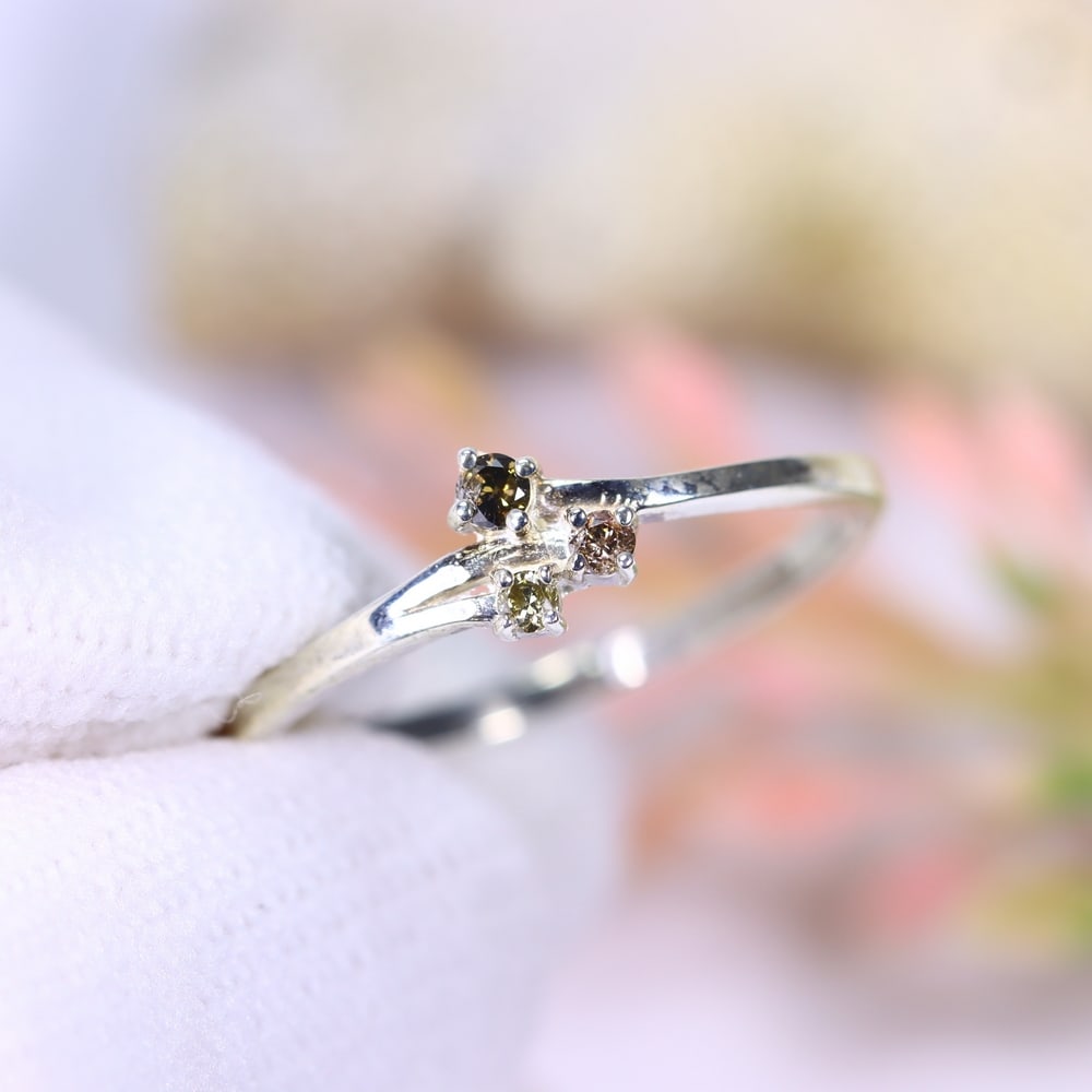 0.86g Natural Diamond Sterling Silver 925 Ring - Size US 4.5 - Total Diamond 0.07ct: Ksmith Jewels Global Welcome to our auction house, today auction brought to you by Ksmith Jewels Global based in Penang, Malaysia specialize in all kinds of opal, diamond and color gemstone both in ma