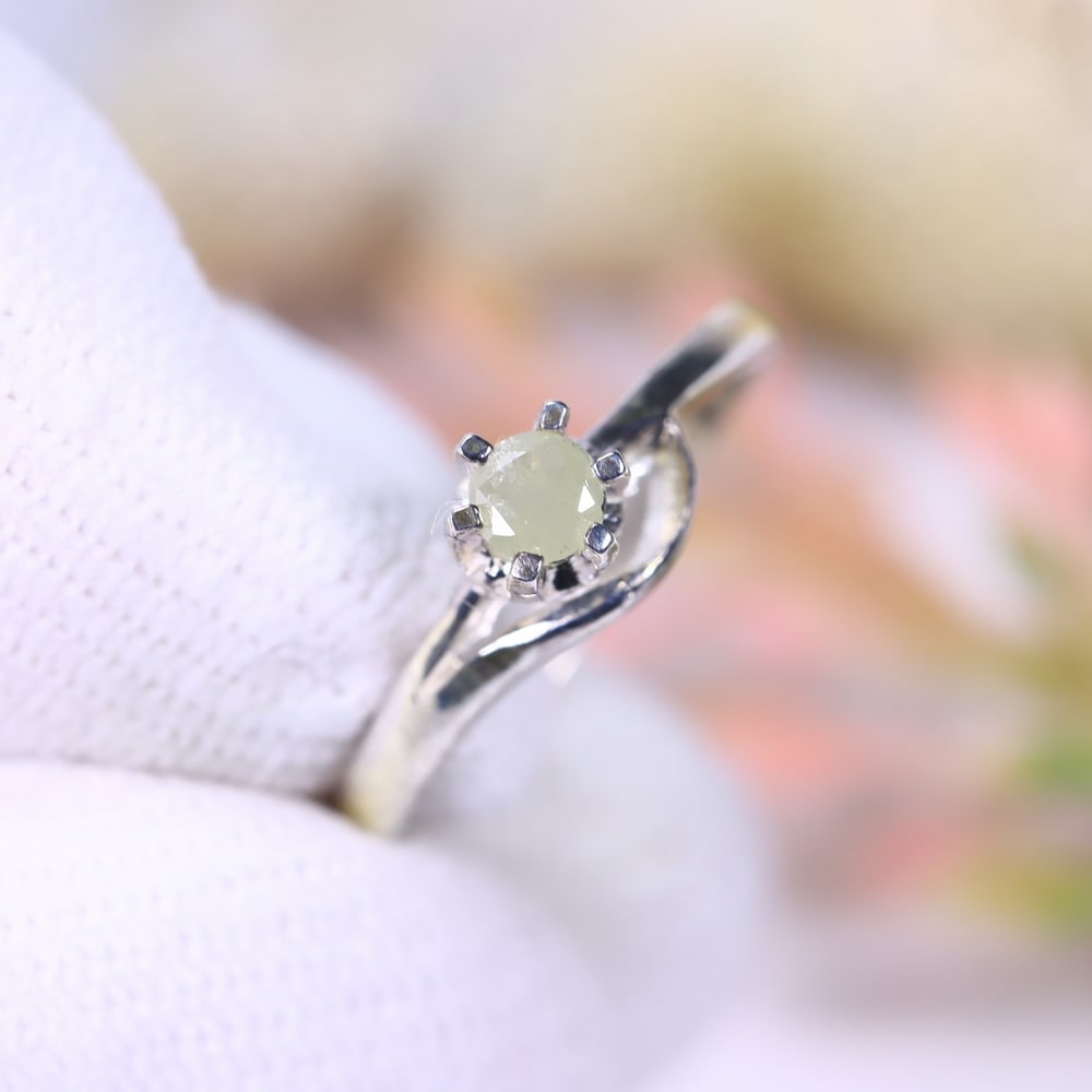 1.31g Natural Diamond Sterling Silver 925 Ring - Size US 4 - Total Diamond 0.22ct: Ksmith Jewels Global Welcome to our auction house, today auction brought to you by Ksmith Jewels Global based in Penang, Malaysia specialize in all kinds of opal, diamond and color gemstone both in ma