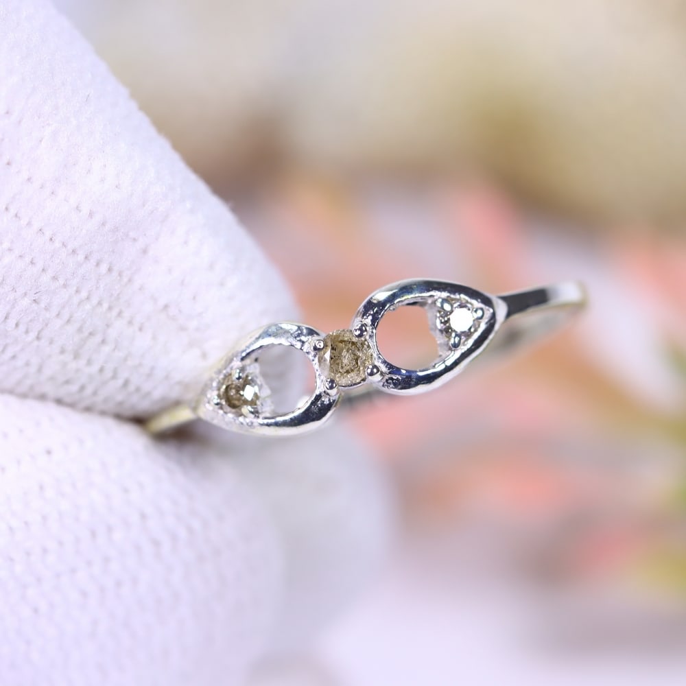 0.91g Natural Diamond Sterling Silver 925 Ring - Size US 6.25 - Total Diamond 0.08ct: Ksmith Jewels Global Welcome to our auction house, today auction brought to you by Ksmith Jewels Global based in Penang, Malaysia specialize in all kinds of opal, diamond and color gemstone both in ma