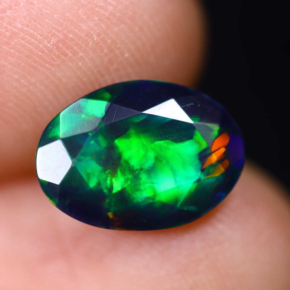 1.81Ct Welo Black Opal - Ethiopian Opal - Faceted Polished , 1115E: Ksmith Heritage Auctioneers Subject: Natural Ethiopian Welo Black Opal Origin: Ethiopia Carat Weight: 1.81Ct Dimension: 11.7x8.4x4.4 mm Treatment: Smoked Type: Faceted, Po