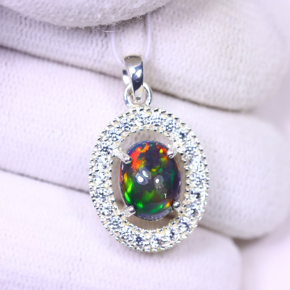 Silver Pendant with Ethiopian Black Opal 3.5grams - 925 Sterling Silver , 245E: Ksmith Heritage Auctioneers Subject: Opal & Simulated Diamond Silver Pendant Carat Weight: 3.5 grams (approx.) Dimension: Opal 10x7mm, Pendant 22x15mm