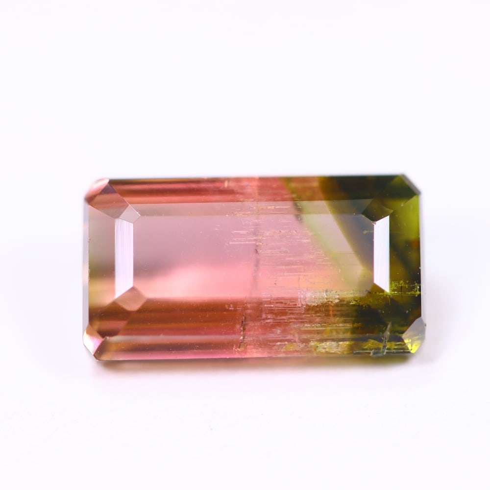 *5.65cts Natural Watermelon Tourmaline - Bi-Colour Faceted Cut , 137E: Ksmith Heritage Auctioneers Subject: Natural Tourmaline Origin: Africa Carat Weight: 5.65 cts Dimension: 12.8x6.9x5.4 mm Type: Faceted, Polished