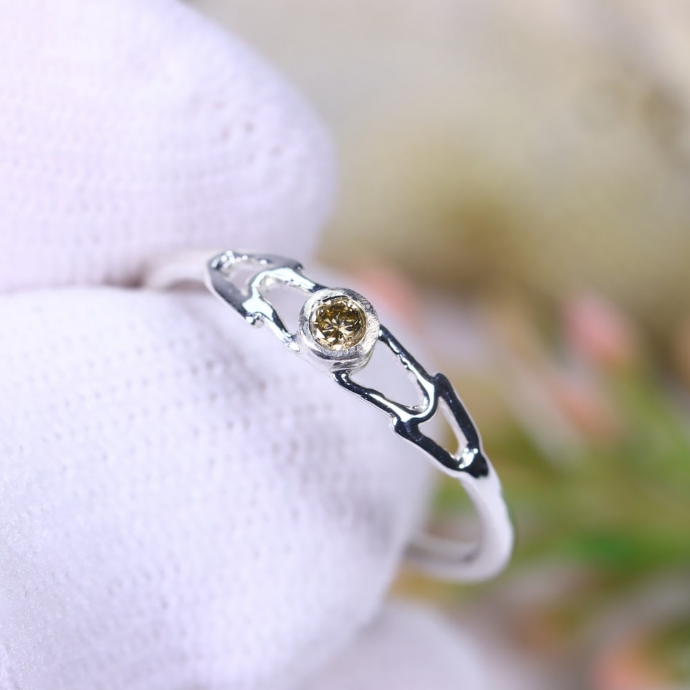 0.83g Natural Diamond Sterling Silver 925 Ring - Size US 5.5 - Total Diamond 0.06ct, 845D: Ksmith Heritage Auctioneers Subject: Natural Diamond Ring (925)