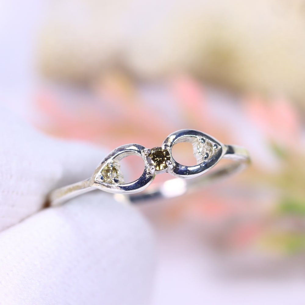 0.93g Natural Diamond Sterling Silver 925 Ring - Size US 5.5 - Total Diamond 0.08ct, 1070D: Ksmith Heritage Auctioneers Subject: Natural Diamond Ring (925)