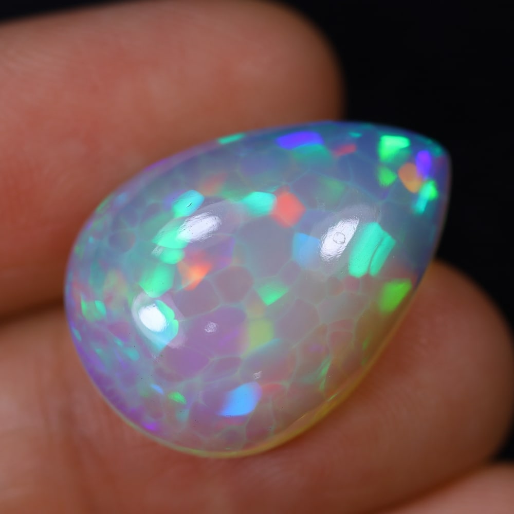 *12.35Ct Welo Opal Polished - Ethiopian Opal, 229B: Ksmith Heritage Auctioneers Subject: Natural Ethiopian Welo Opal Origin: Ethiopia Carat Weight: 12.35Ct Dimension: 21.7x15.7x7,2 mm Treatment: Natural Untreated Type: Cabochon,