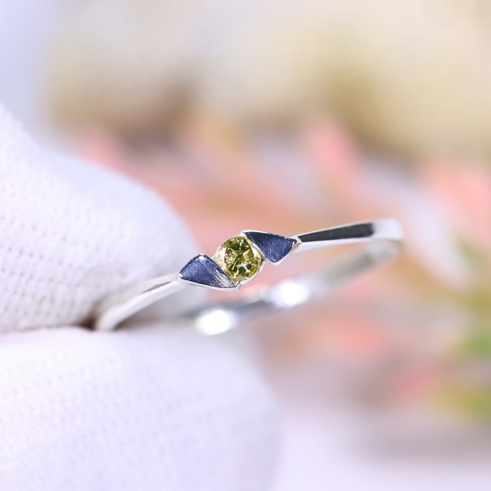 0.76g Natural Diamond Sterling Silver 925 Ring - Size US 5.5 - Total Diamond 0.06ct, 727D: Ksmith Heritage Auctioneers Subject: Natural Diamond Ring (925)