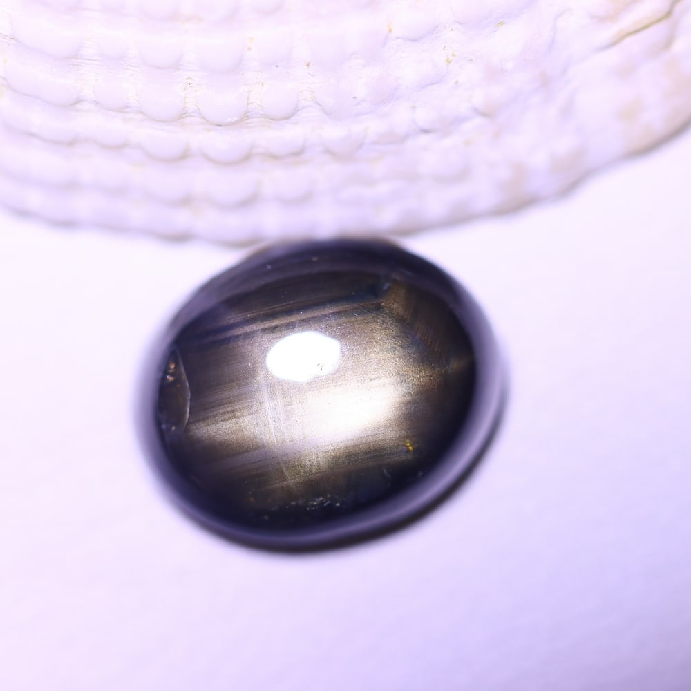 5.32cts 6 Rays Black Star Sapphire , 180E: Ksmith Heritage Auctioneers Subject: Natural 6 Rays Star Sapphire Origin: Myanmar Carat Weight: 5.32cts Dimension: 10.6x8.3x4.6 mm Treatment: Diffusion Type: Cabochon, Pol