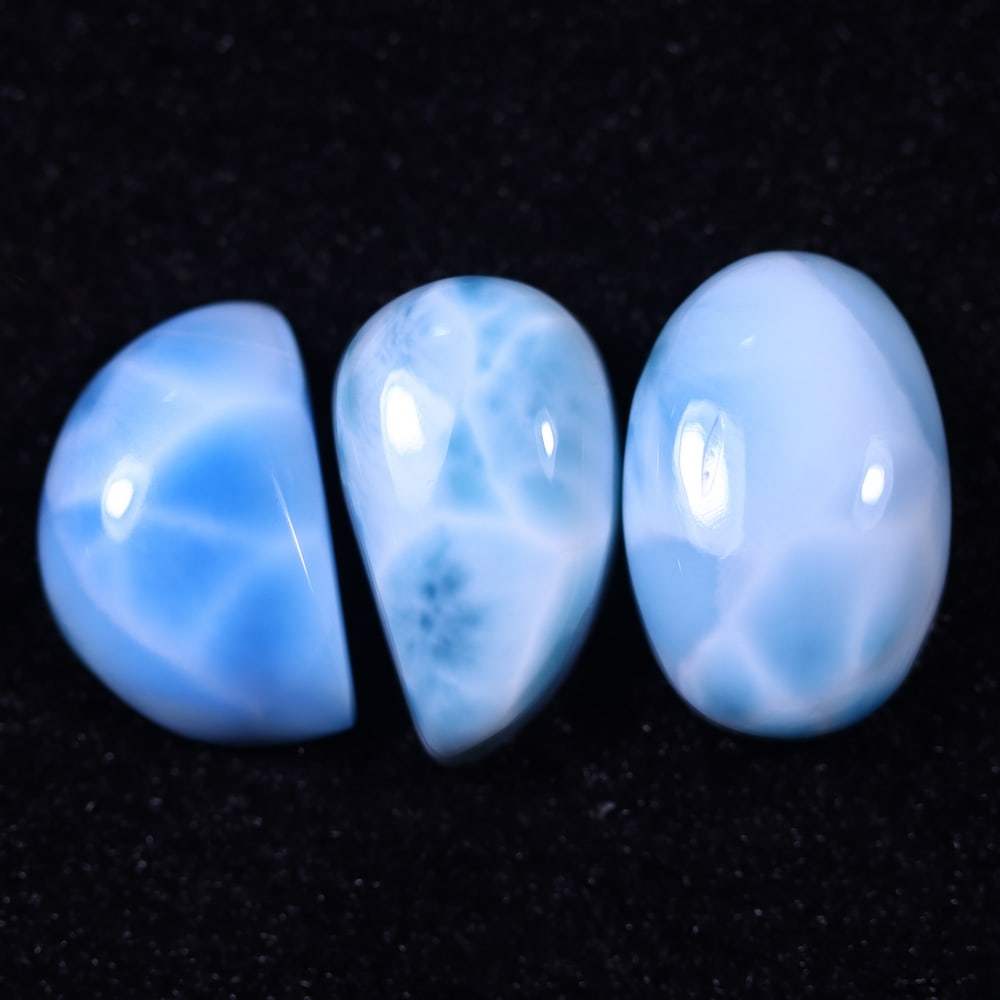 *37.00cts Natural Larimar Set - Polished Cabochon , 204E: Ksmith Heritage Auctioneers Subject: Natural Larimar Carat Weight: 37 cts Dimension: 18.5x12.4x7 mm Type: Cabochon, Polished
