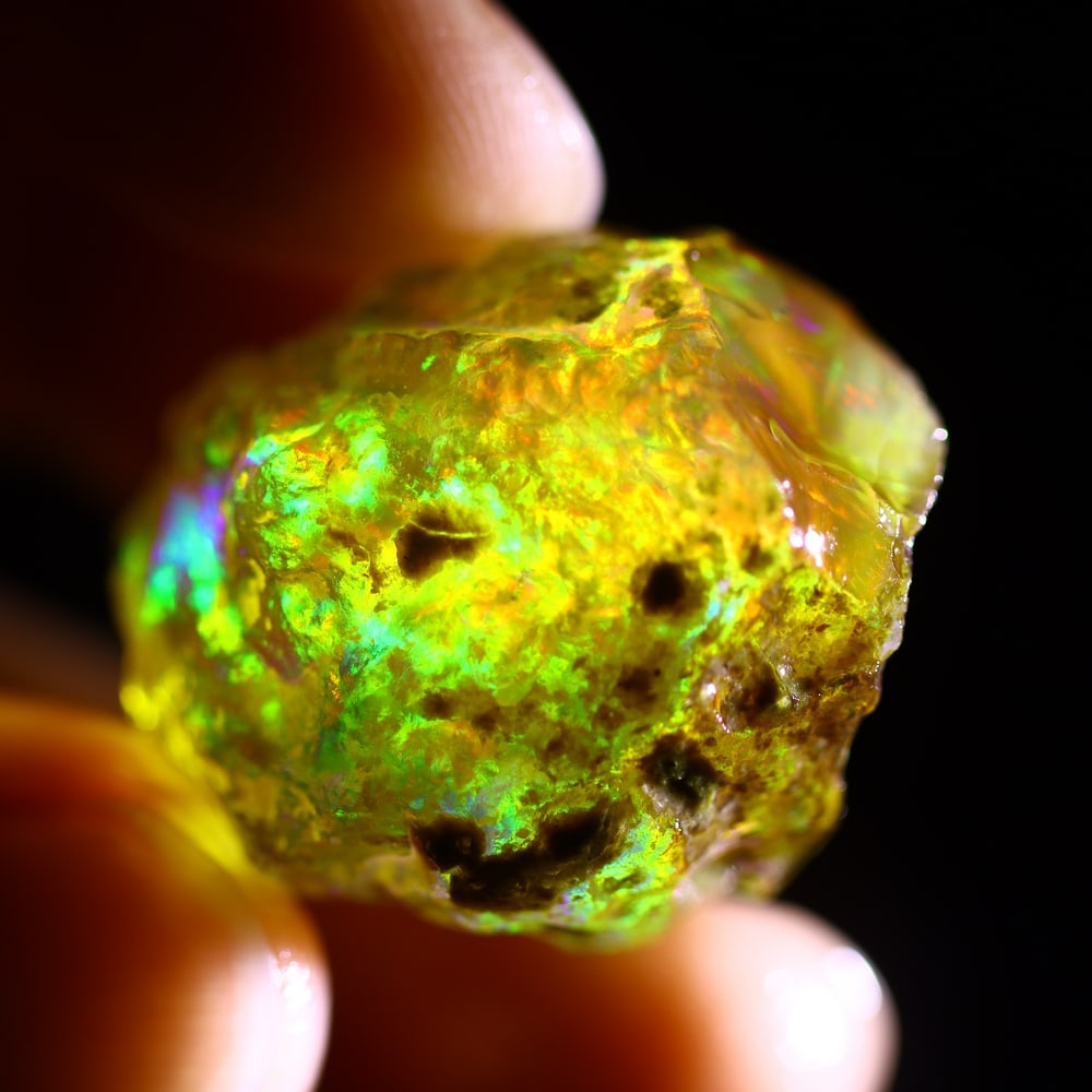 46.8cts Contra Luz Flash Ethiopian Crystal Specimen Rough , 1002E: Ksmith Heritage Auctioneers Subject: Natural Ethiopian Crystal Rough Origin: Ethiopia Carat Weight: 46.8 cts Dimension: 24x24x15 mm Treatment: Unheated Type: Rough Specime