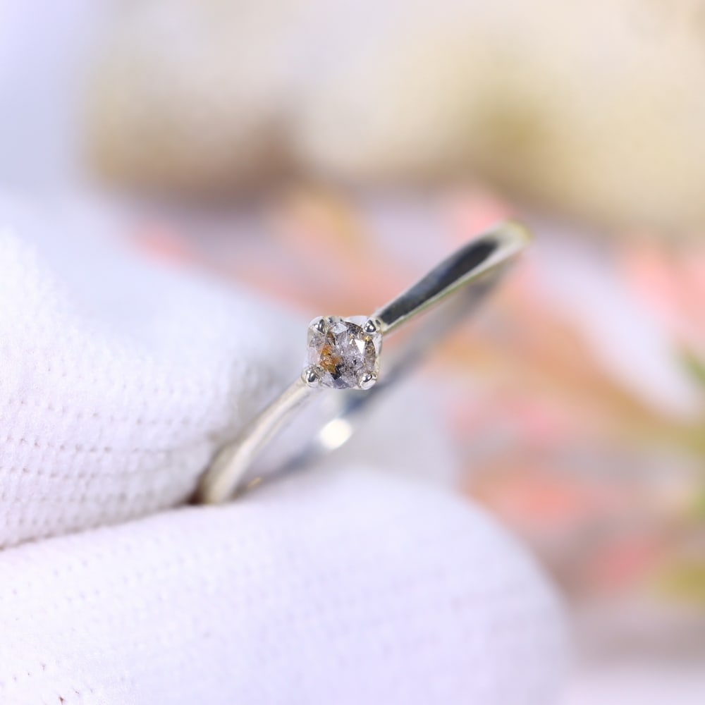 0.81g Natural Diamond Sterling Silver 925 Ring - Size US 4.5 - Total Diamond 0.08ct, 1075D: Ksmith Heritage Auctioneers Subject: Natural Diamond Ring (925)