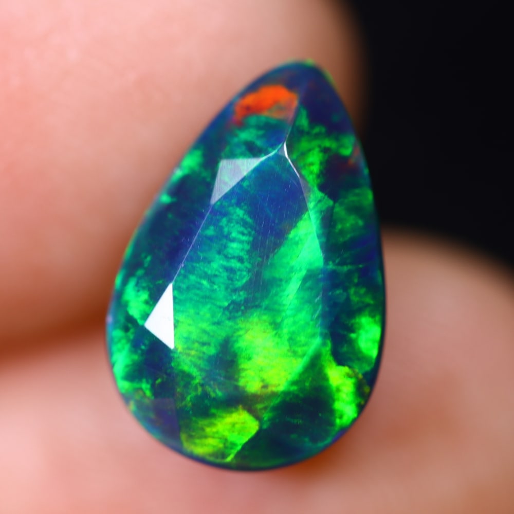 3.18Ct Welo Black Opal - Ethiopian Opal - Faceted Polished , 948E: Ksmith Heritage Auctioneers Subject: Natural Ethiopian Welo Black Opal Origin: Ethiopia Carat Weight: 3.18Ct Dimension: 13.9x9.3x6.3 mm Treatment: Smoked Type: Faceted, Po