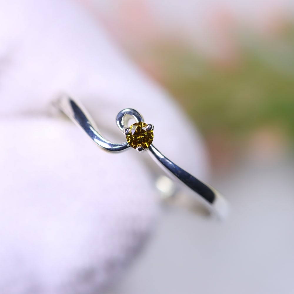 1.01g Natural Diamond Sterling Silver 925 Ring - Size US 6 - Total Diamond 0.05ct, 1034D: Ksmith Heritage Auctioneers Subject: Natural Diamond Ring (925)