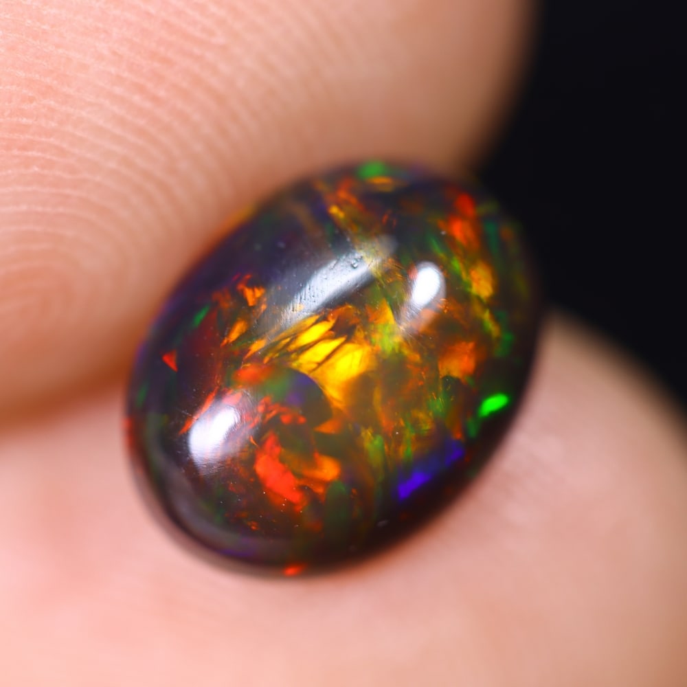 *1.48Ct Welo Black Opal Polished - Ethiopian Opal , 147E: Ksmith Heritage Auctioneers Subject: Natural Ethiopian Welo Black Opal Origin: Ethiopia Carat Weight: 1.48Ct Dimension: 10.1x7.8x3.8 mm Treatment: Smoked Type: Cabochon, P
