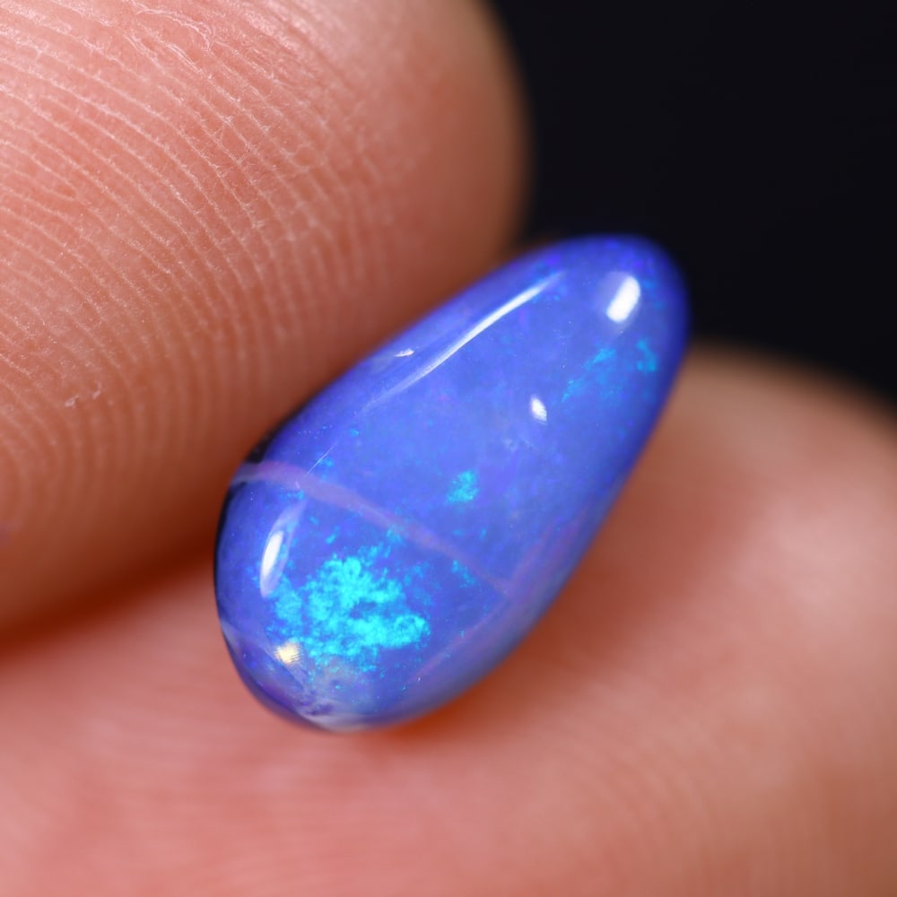 1.85Ct Australian Lightning Ridge Opal, 321B: Ksmith Heritage Auctioneers Subject: Natural Australian Opal Origin: Australia Carat Weight: 1.85cts Dimension: 11.5x6.1x4.2 mm