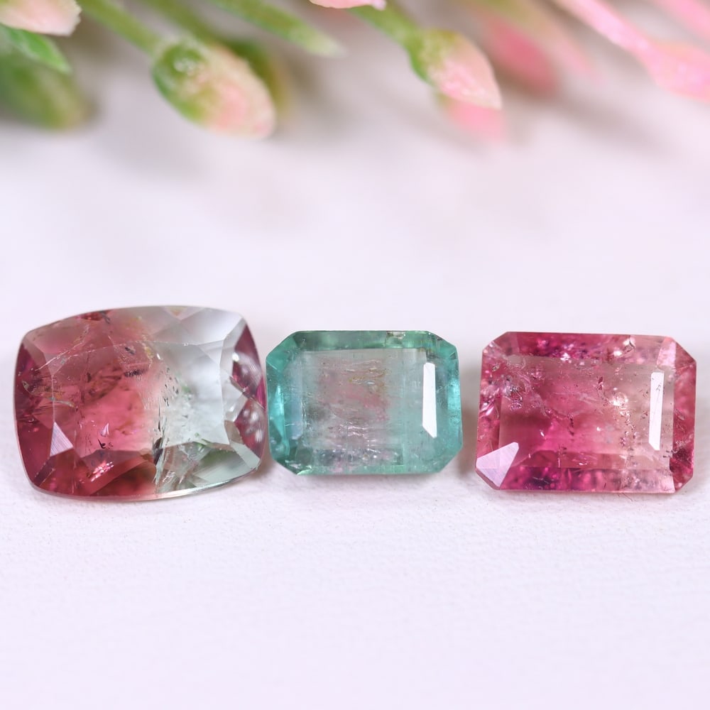 4.89cts Natural Watermelon Tourmaline Set - Bi-Colour Faceted Cut , 1035E: Ksmith Heritage Auctioneers Subject: Natural Tourmaline Origin: Africa Carat Weight: 4.89 cts Dimension: 8.5x6.4x2.8 mm Type: Faceted, Polished