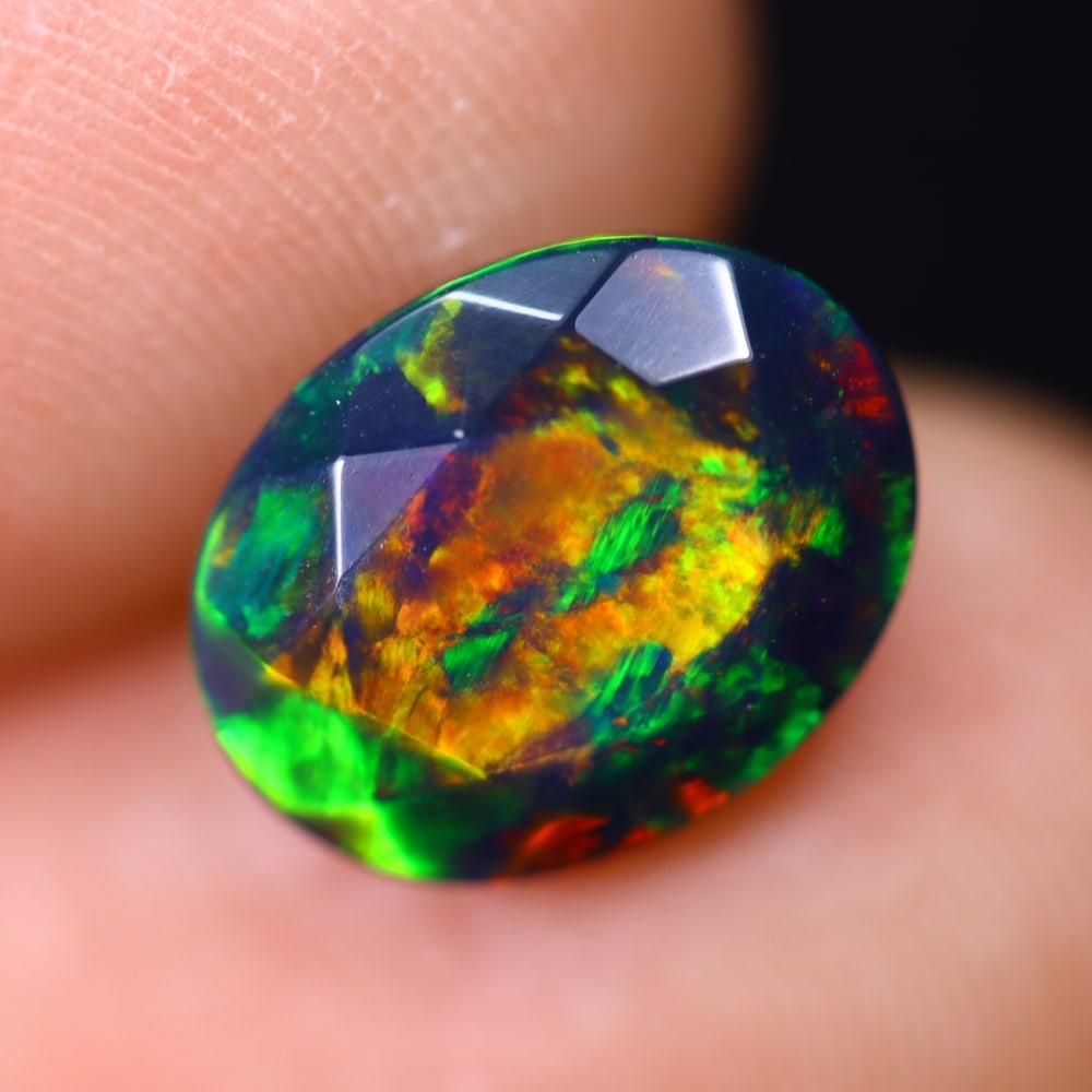 2.07Ct Welo Black Opal - Ethiopian Opal - Faceted Polished , 1153E: Ksmith Heritage Auctioneers Subject: Natural Ethiopian Welo Black Opal Origin: Ethiopia Carat Weight: 2.07Ct Dimension: 11.2x8.7x5 mm Treatment: Smoked Type: Faceted, Poli