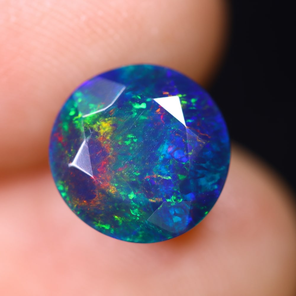 2.37Ct Welo Black Opal - Ethiopian Opal - Faceted Polished , 1120E: Ksmith Heritage Auctioneers Subject: Natural Ethiopian Welo Black Opal Origin: Ethiopia Carat Weight: 2.37Ct Dimension: 10x9.9x5.9 mm Treatment: Smoked Type: Faceted, Poli