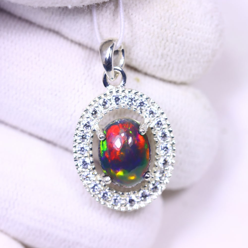 Silver Pendant with Ethiopian Black Opal 3.5grams - 925 Sterling Silver, 89B: Ksmith Heritage Auctioneers Subject: Opal & Simulated Diamond Silver Pendant Carat Weight: 3.5 grams (approx.) Dimension: Opal 10x7mm, Pendant 22x15mm