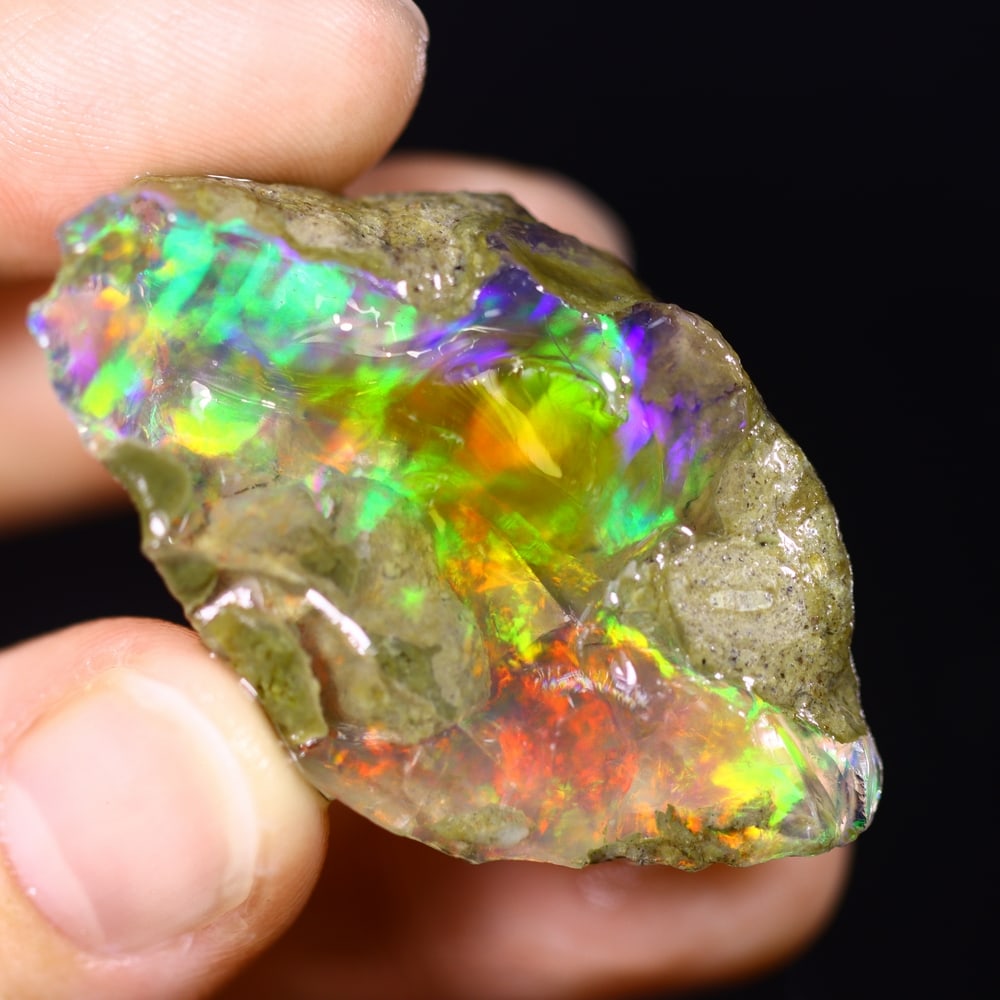 75.5cts Rainbow Prism Ethiopian Crystal Specimen Rough , 1004E: Ksmith Heritage Auctioneers Subject: Natural Ethiopian Crystal Rough Origin: Ethiopia Carat Weight: 75.5 cts Dimension: 45x28x15 mm Treatment: Unheated Type: Rough Specime