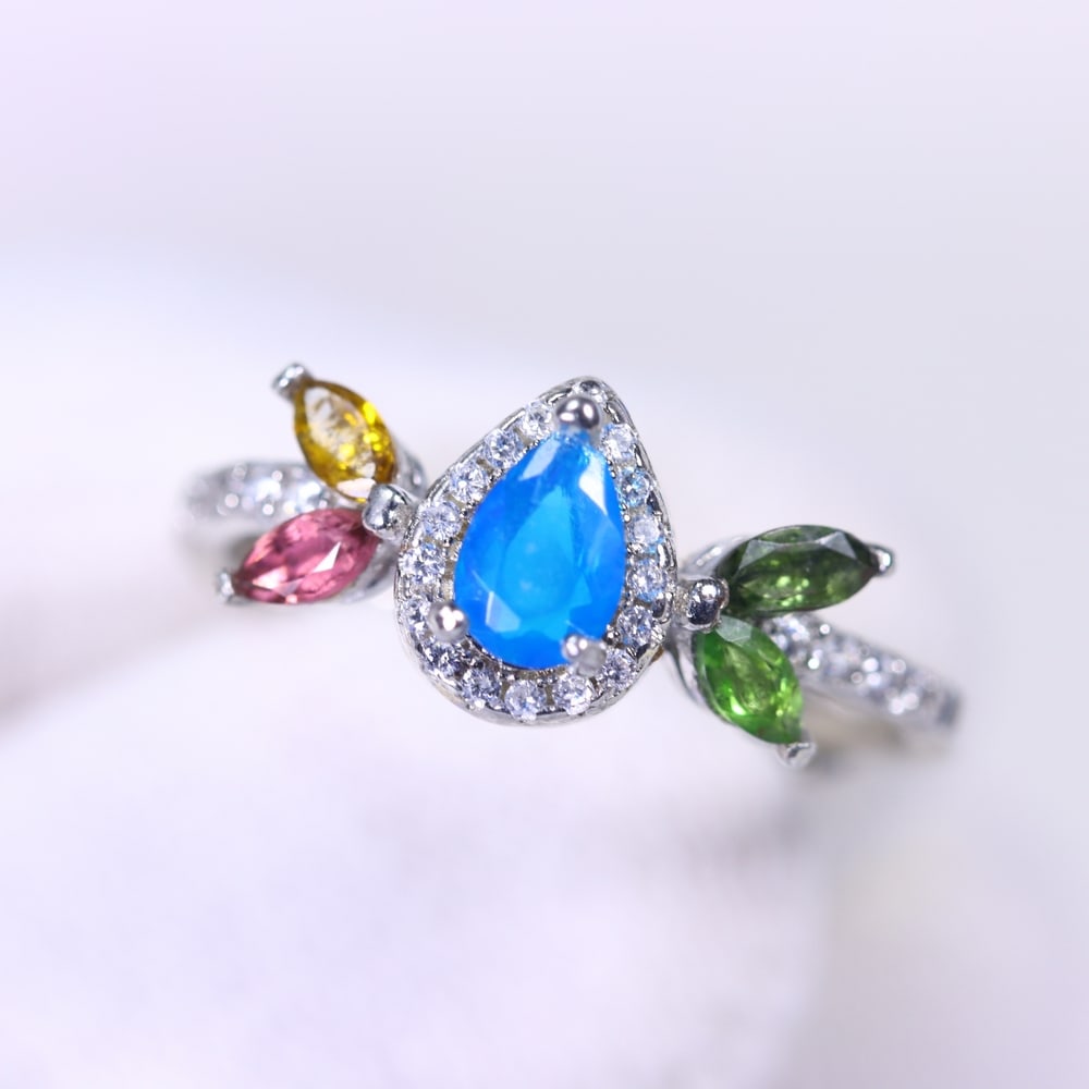 Ring US7.5 Blue Opal & Simulated CZ - 925 Sterling Silver, 31B: Ksmith Heritage Auctioneers Subject: Natural Blue Opal & Simulated CZ Origin: Thailand Carat Weight: 2.4g Dimension: Gemstone 4x6mm Type: Ring
