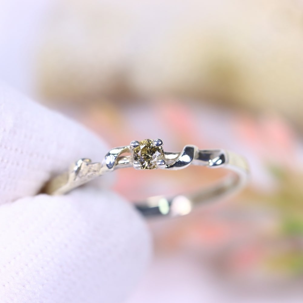 1g Natural Diamond Sterling Silver 925 Ring - Size US 6.25 - Total Diamond 0.09ct, 635D: Ksmith Heritage Auctioneers Subject: Natural Diamond Ring (925)