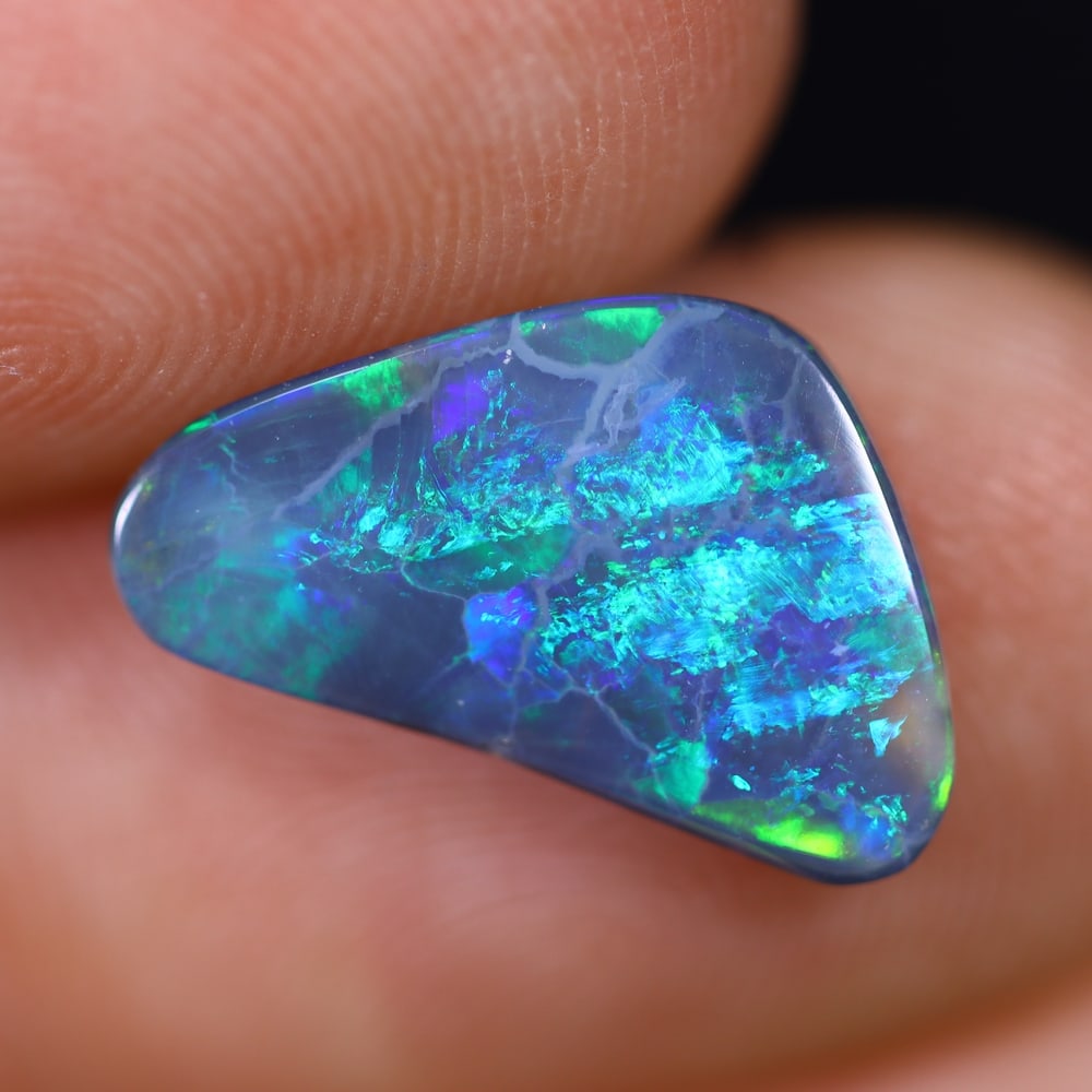 *1.49Ct Lightning Ridge Opal - Australian Opal , 230E: Ksmith Heritage Auctioneers Subject: Natural Lightning Ridge Opal Origin: Australia Carat Weight: 1.49Ct Dimension: 14.5x8.5x2.1 mm Treatment: Natural Untreated Type: Cabo