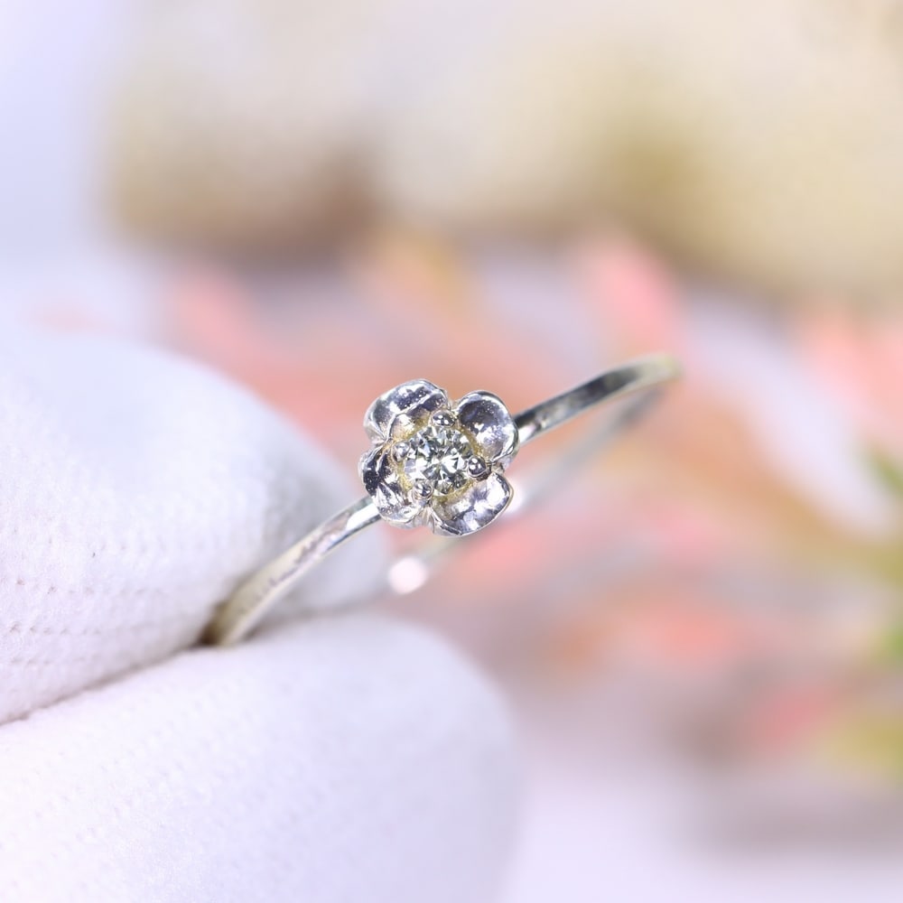 0.59g Natural Diamond Sterling Silver 925 Ring - Size US 5 - Total Diamond 0.04ct, 1203D: Ksmith Heritage Auctioneers Subject: Natural Diamond Ring (925)