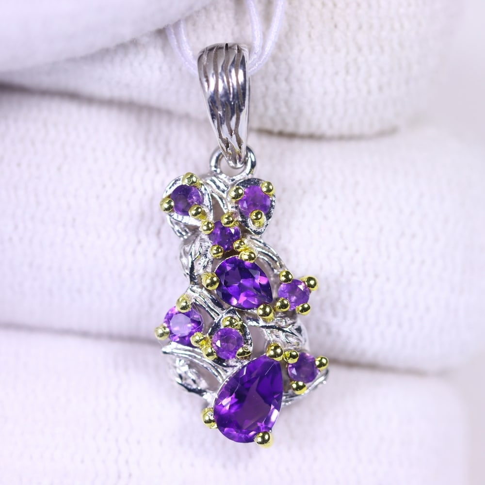 Pendant Amethyst - 925 Sterling Silver, 10B: Ksmith Heritage Auctioneers Subject: Natural Amethyst Origin: Thailand Carat Weight: 10.03ct Dimension: Gemstone 4x6mm Type: Pendant