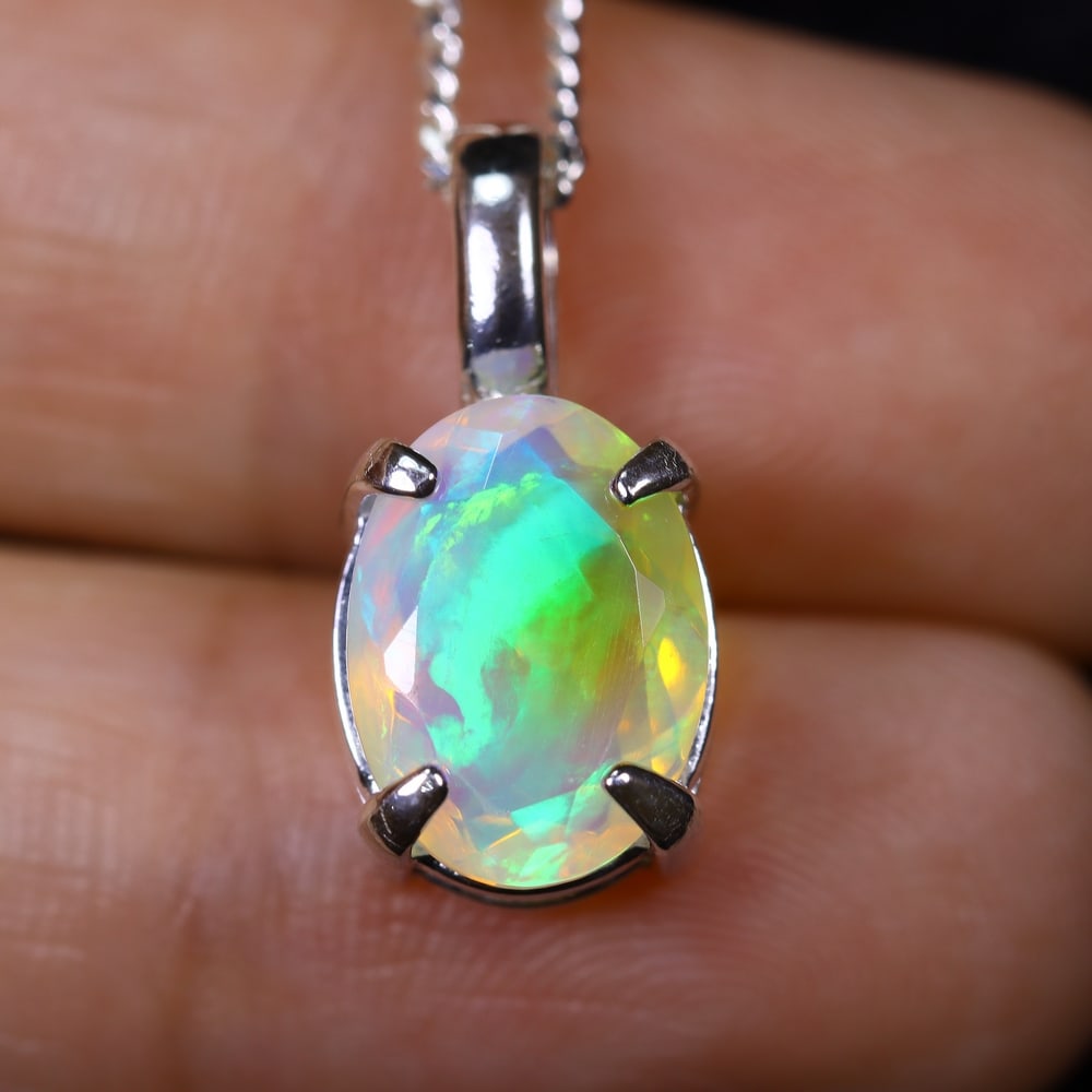 1.67g Natural Opal Stone Sterling Silver 925 Necklace (Pendant with Chain) , 1134E: Ksmith Heritage Auctioneers Subject: Natural Ethiopian Opal Necklace Origin: Ethiopia Pendant Dimension : 18x6mm (included clasp) Stone Dimension: 11x8mm Treatment: Natural Untrea