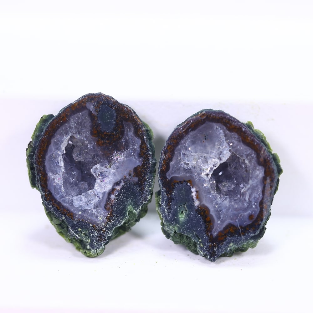 4.23g Mexican Geode Druzy - Mineral Rough , 212E: Ksmith Heritage Auctioneers Subject: Natural Mexican Geode Druzy Origin: Mexico Carat Weight: 4.23g Dimension: 16x14 mm Treatment: Natural Untreated Shape: Freeform