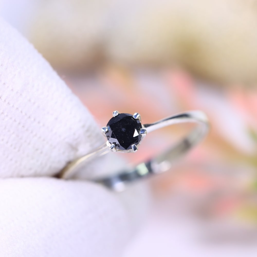 0.87g Natural Diamond Sterling Silver 925 Ring - Size US 5 - Total Diamond 0.27ct, 1056D: Ksmith Heritage Auctioneers Subject: Natural Diamond Ring (925)