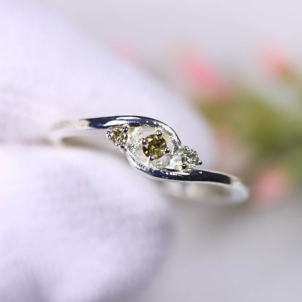 1.18g Natural Diamond Sterling Silver 925 Ring - Size US 5.5 - Total Diamond 0.08ct, 584D: Ksmith Heritage Auctioneers Subject: Natural Diamond Ring (925)