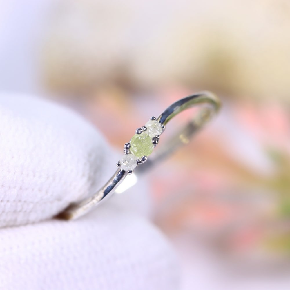 0.92g Natural Diamond Sterling Silver 925 Ring - Size US 5 - Total Diamond 0.09ct, 945D: Ksmith Heritage Auctioneers Subject: Natural Diamond Ring (925)