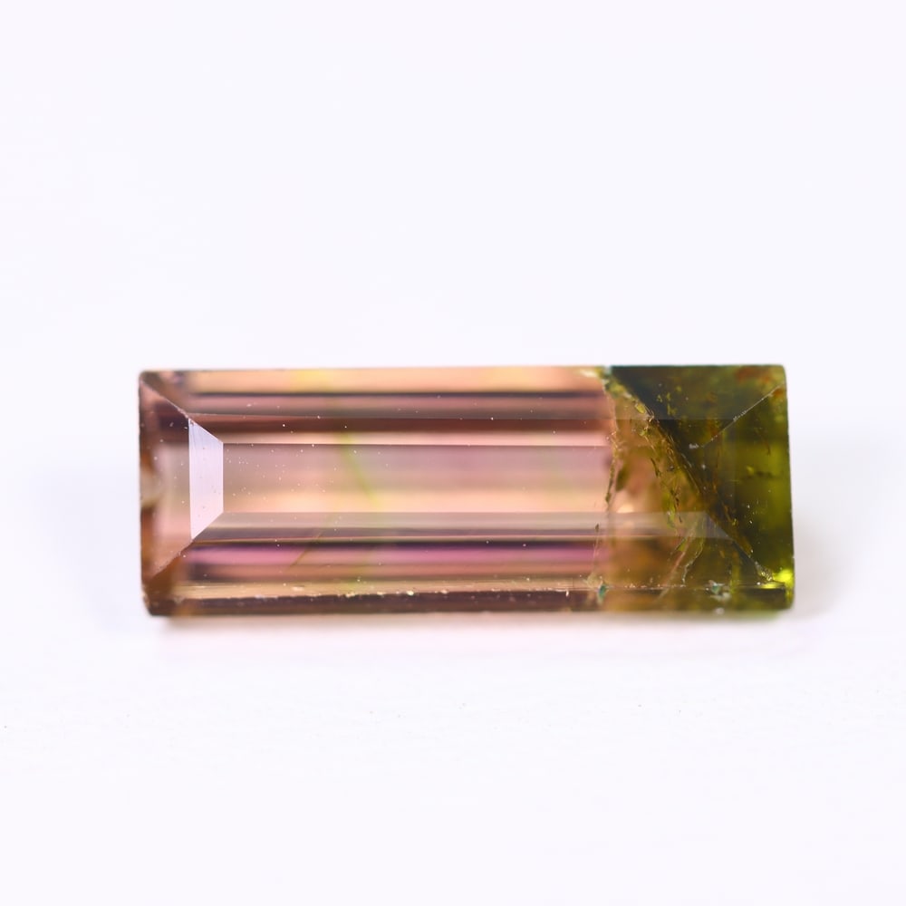 2.53cts Natural Watermelon Tourmaline - Bi-Colour Faceted Cut , 120E: Ksmith Heritage Auctioneers Subject: Natural Tourmaline Origin: Africa Carat Weight: 2.53 cts Dimension: 12.4x4.7x4.1 mm Type: Faceted, Polished