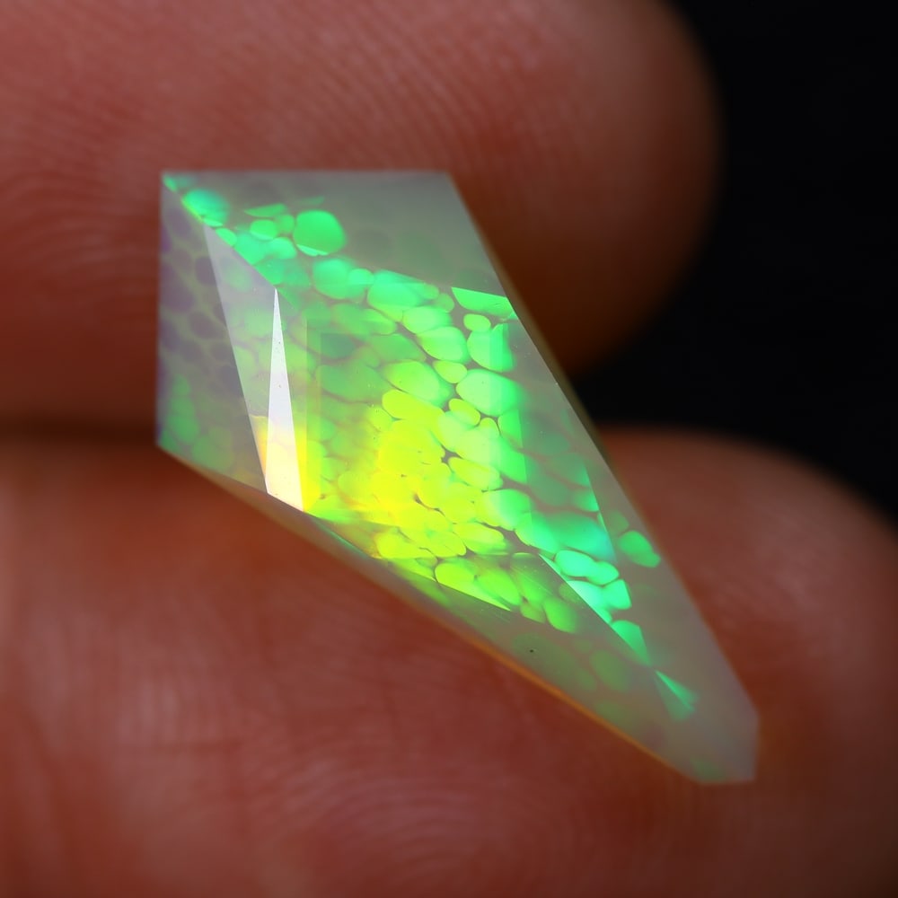 2.93Ct Special Cut Welo Opal Polished - Ethiopian Opal, 26B: Ksmith Heritage Auctioneers Subject: Natural Ethiopian Welo Opal Origin: Ethiopia Carat Weight: 2.93Ct Dimension: 20.1x9.4x4.9 mm Treatment: Unheated Type: Faceted, Polished