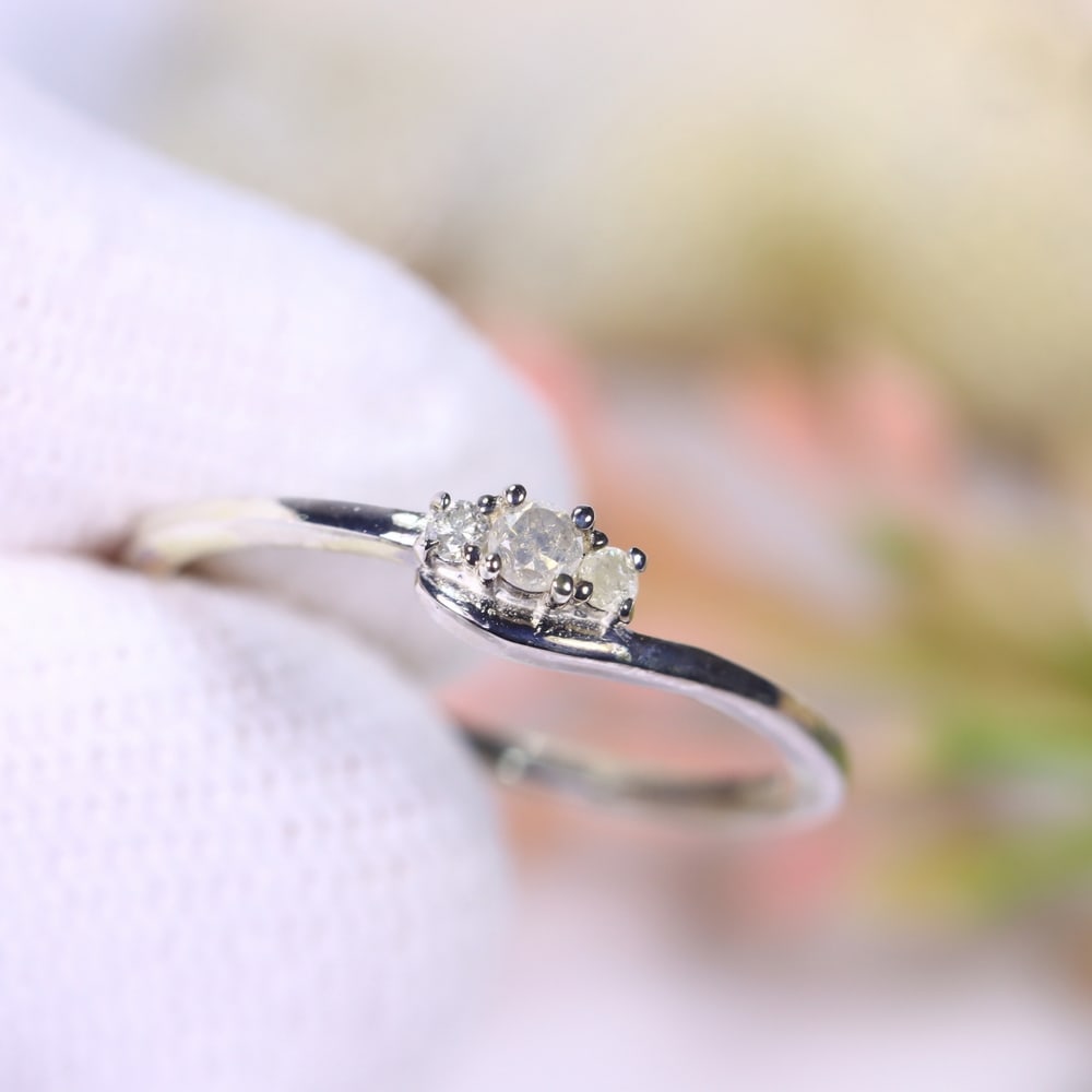 0.96g Natural Diamond Sterling Silver 925 Ring - Size US 5 - Total Diamond 0.08ct, 563D: Ksmith Heritage Auctioneers Subject: Natural Diamond Ring (925)