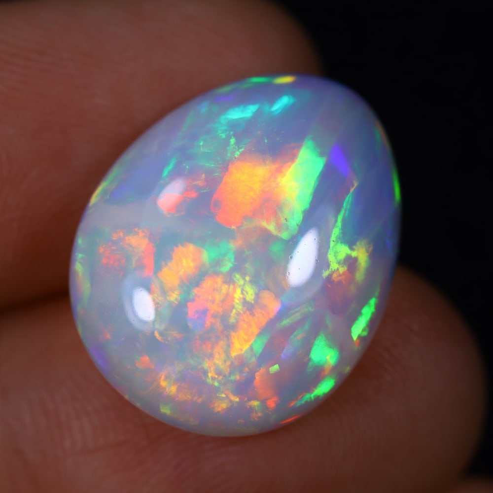 *8.71Ct Welo Opal Polished - Ethiopian Opal , 209E: Ksmith Heritage Auctioneers Subject: Natural Ethiopian Welo Opal Origin: Ethiopia Carat Weight: 8.71Ct Dimension: 18.7x14.9x6 mm Treatment: Natural Untreated Type: Cabocho