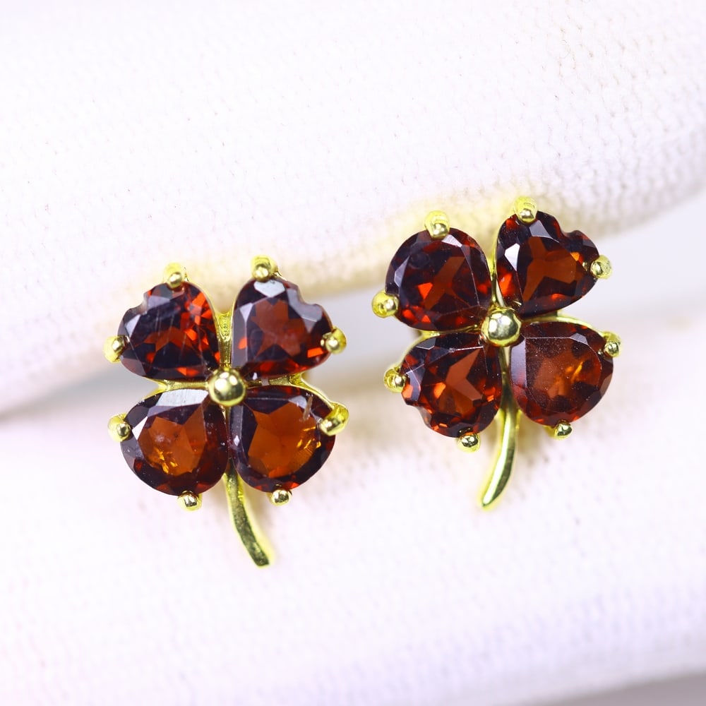 Earring Garnet - 925 Sterling Silver - 18k Gold Plated , 954E: Ksmith Heritage Auctioneers Subject: Natural Garnet Origin: Thailand Carat Weight: 14.33ct Dimension: Garnet 5mm Type: Earring