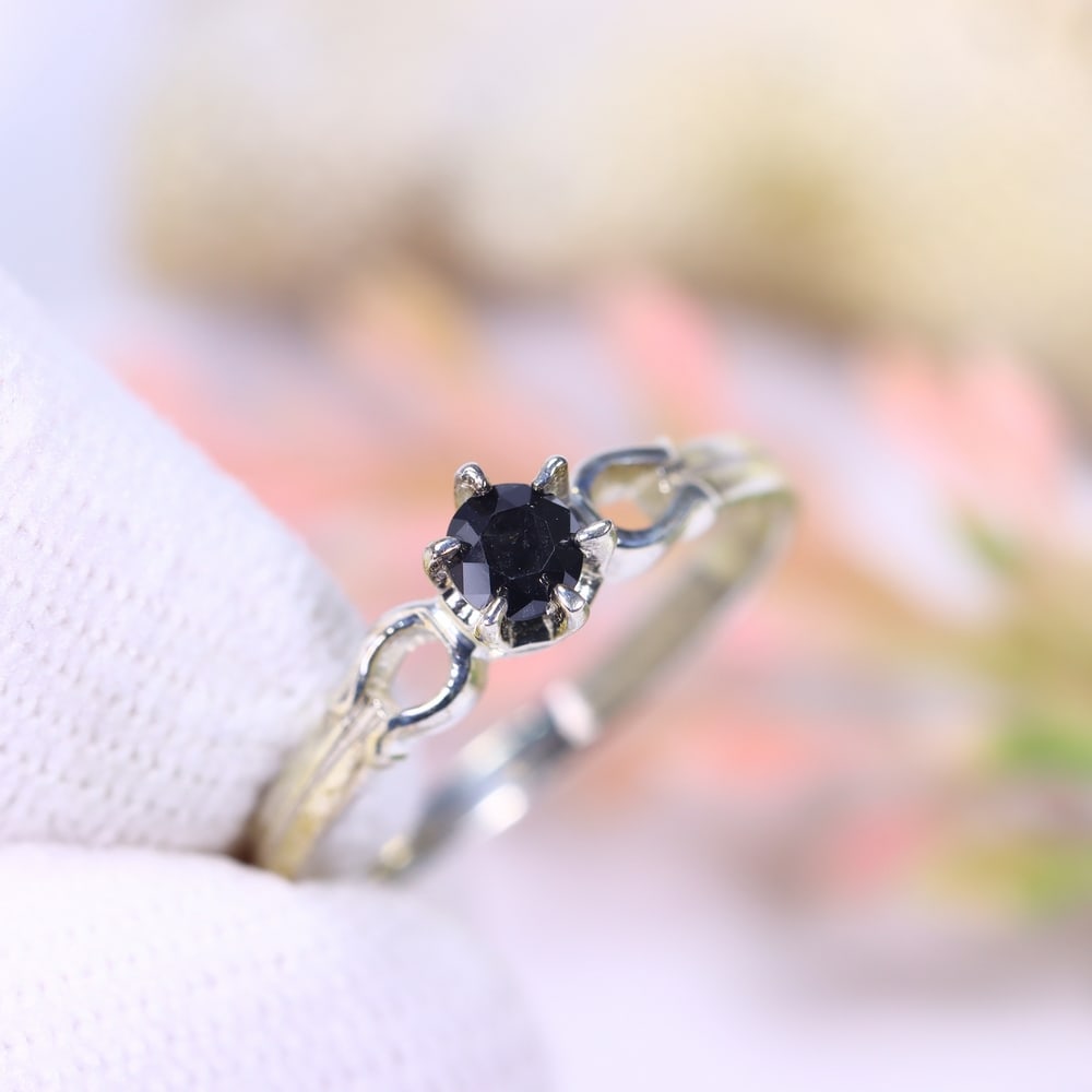 1.28g Natural Diamond Sterling Silver 925 Ring - Size US 5 - Total Diamond 0.20ct, 1122D: Ksmith Heritage Auctioneers Subject: Natural Diamond Ring (925)