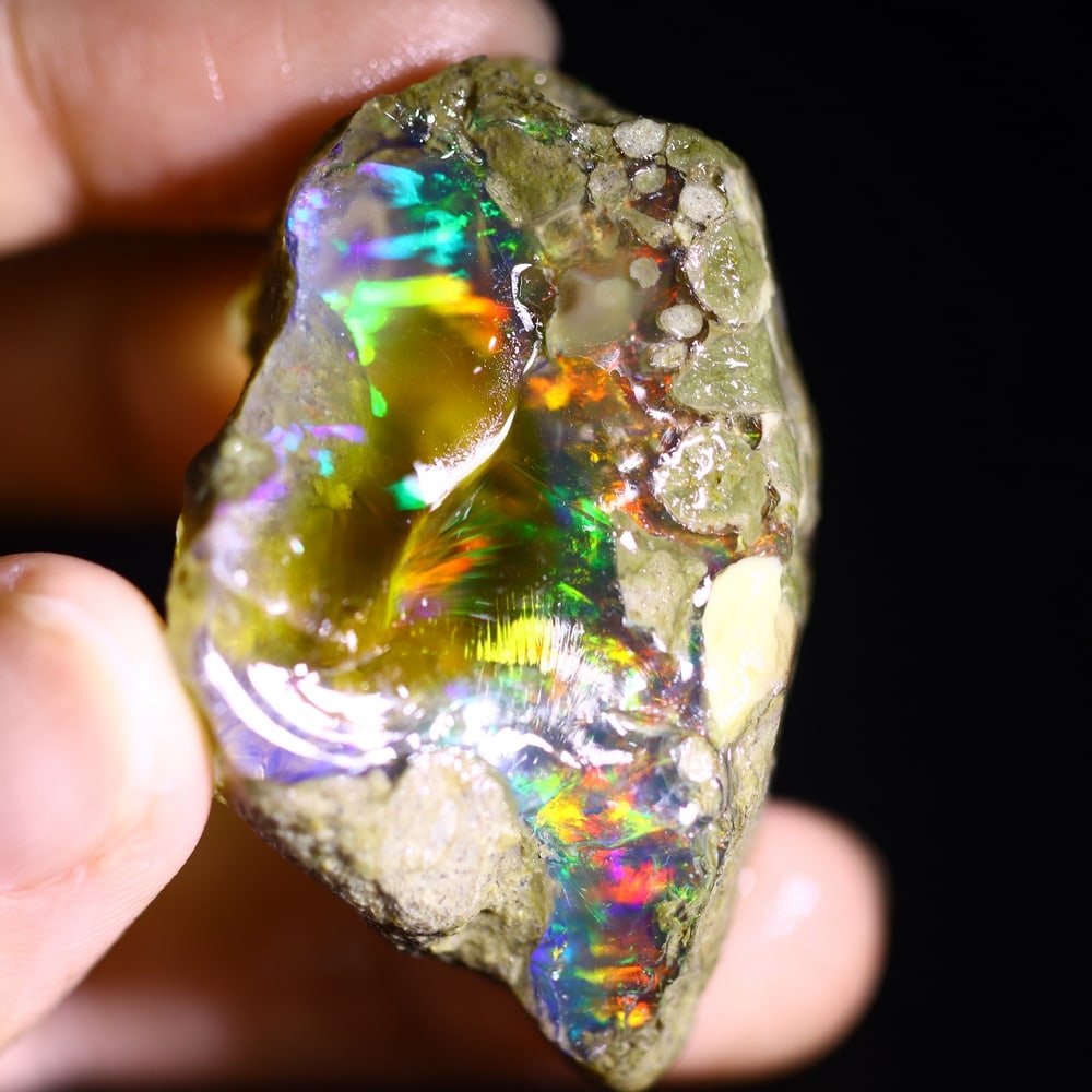 143.4cts Rainbow Prism Ethiopian Crystal Specimen Rough , 1007E: Ksmith Heritage Auctioneers Subject: Natural Ethiopian Crystal Rough Origin: Ethiopia Carat Weight: 143.4 cts Dimension: 41x26x21 mm Treatment: Unheated Type: Rough Specim