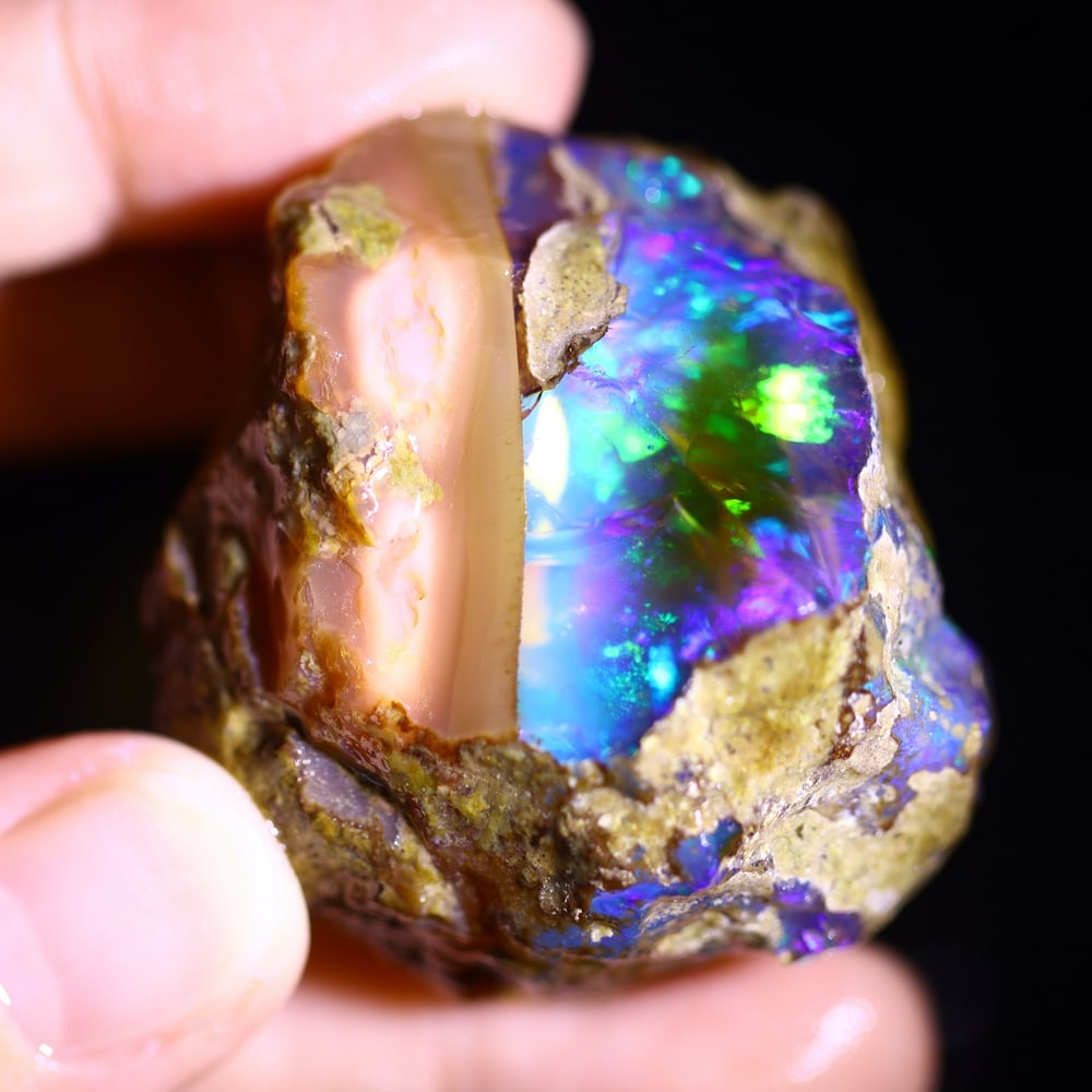 196.5cts Water Blue Crystal, Ethiopian Crystal Specimen Rough , 1009E: Ksmith Heritage Auctioneers Subject: Natural Ethiopian Crystal Rough Origin: Ethiopia Carat Weight: 196.5 cts Dimension: 41x38x26 mm Treatment: Unheated Type: Rough Specim