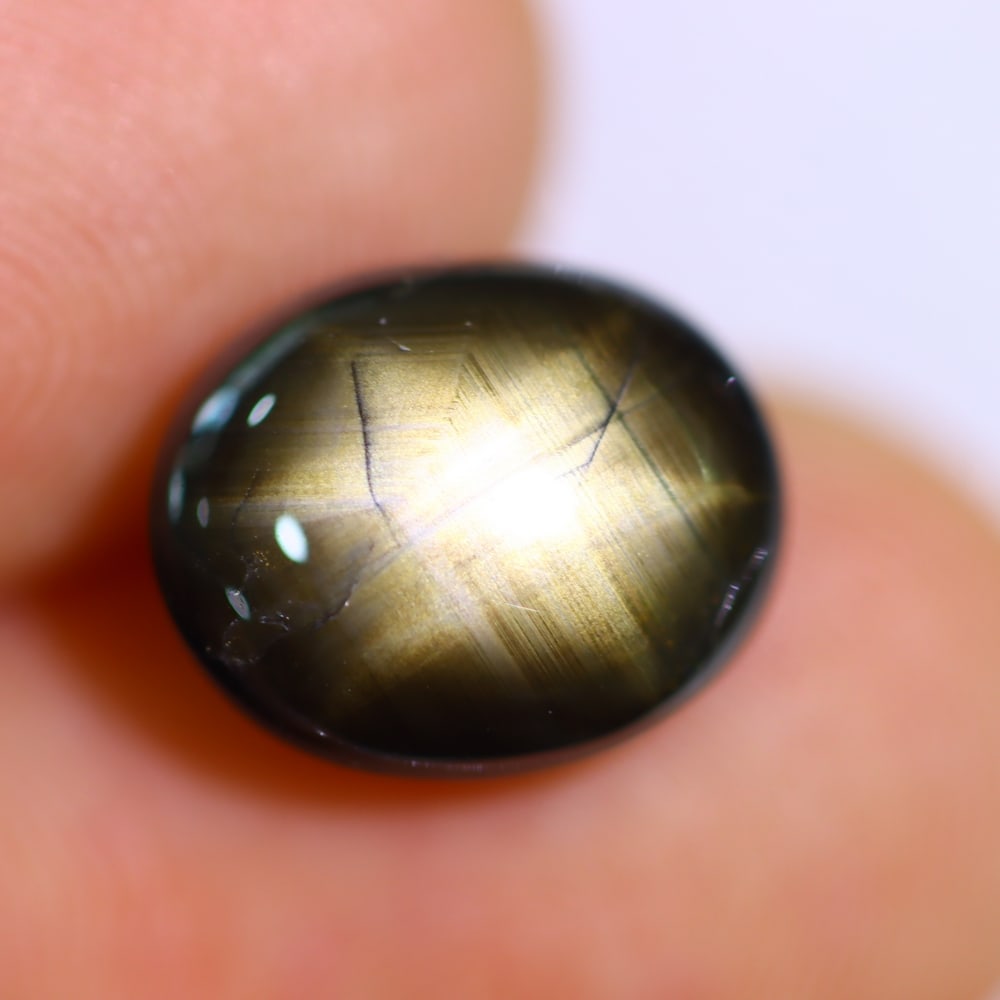 6.60Ct 6 Rays Black Star Sapphire - Polished Cabochon , 179E: Ksmith Heritage Auctioneers Subject: Natural 6 Rays Star Sapphire Origin: Myanmar Carat Weight: 6.60Ct Dimension: 11.2x9.2x5 mm Treatment: Diffusion Shape: Round Typ