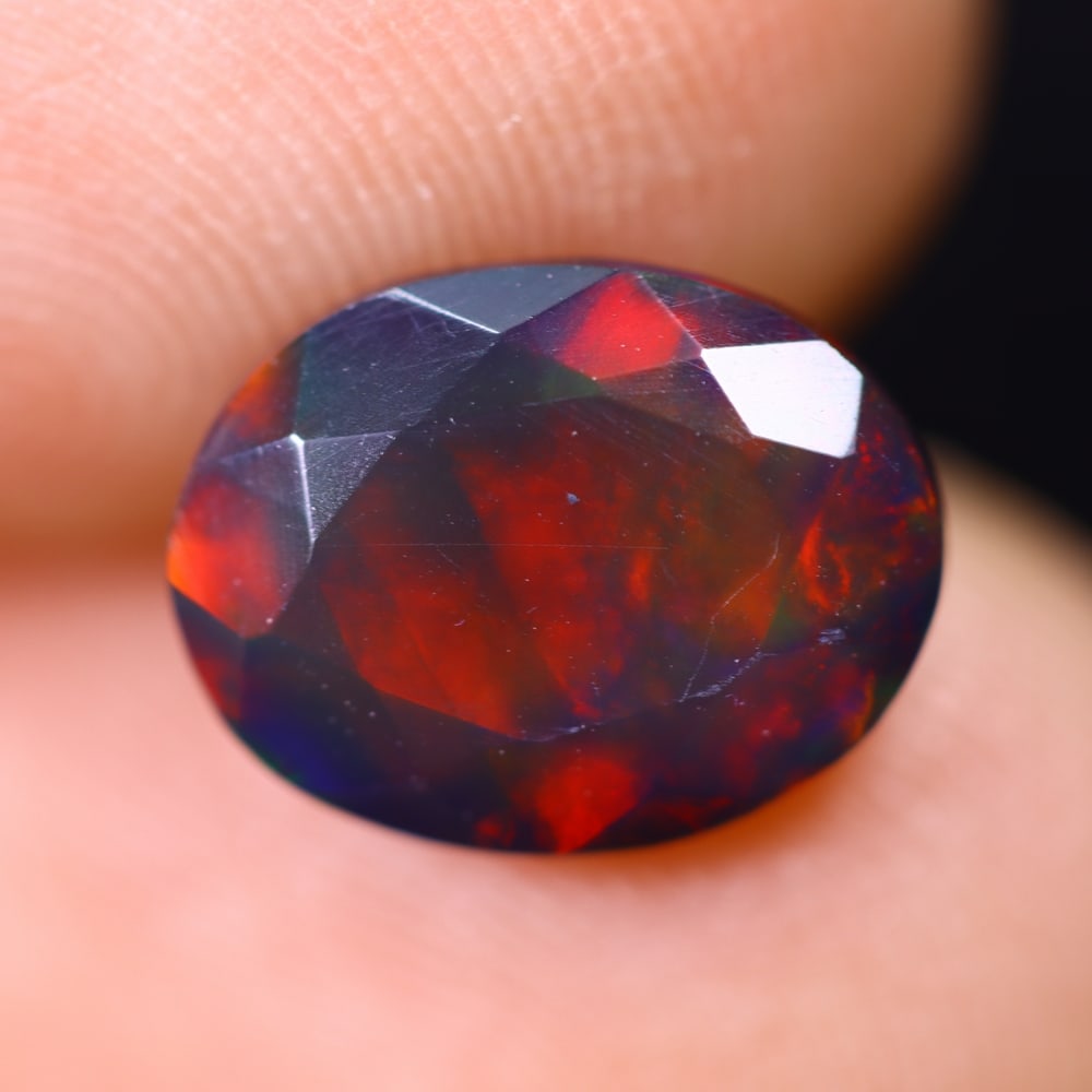 1.78Ct Welo Black Opal Polished - Ethiopian Opal , 1036E: Ksmith Heritage Auctioneers Subject: Natural Ethiopian Welo Black Opal Origin: Ethiopia Carat Weight: 1.78Ct Dimension: 10.5x8x5.3 mm Treatment: Smoked Type: Faceted, Poli