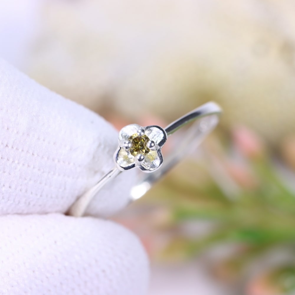 0.76g Natural Diamond Sterling Silver 925 Ring - Size US 5.5 - Total Diamond 0.05ct, 637D: Ksmith Heritage Auctioneers Subject: Natural Diamond Ring (925)