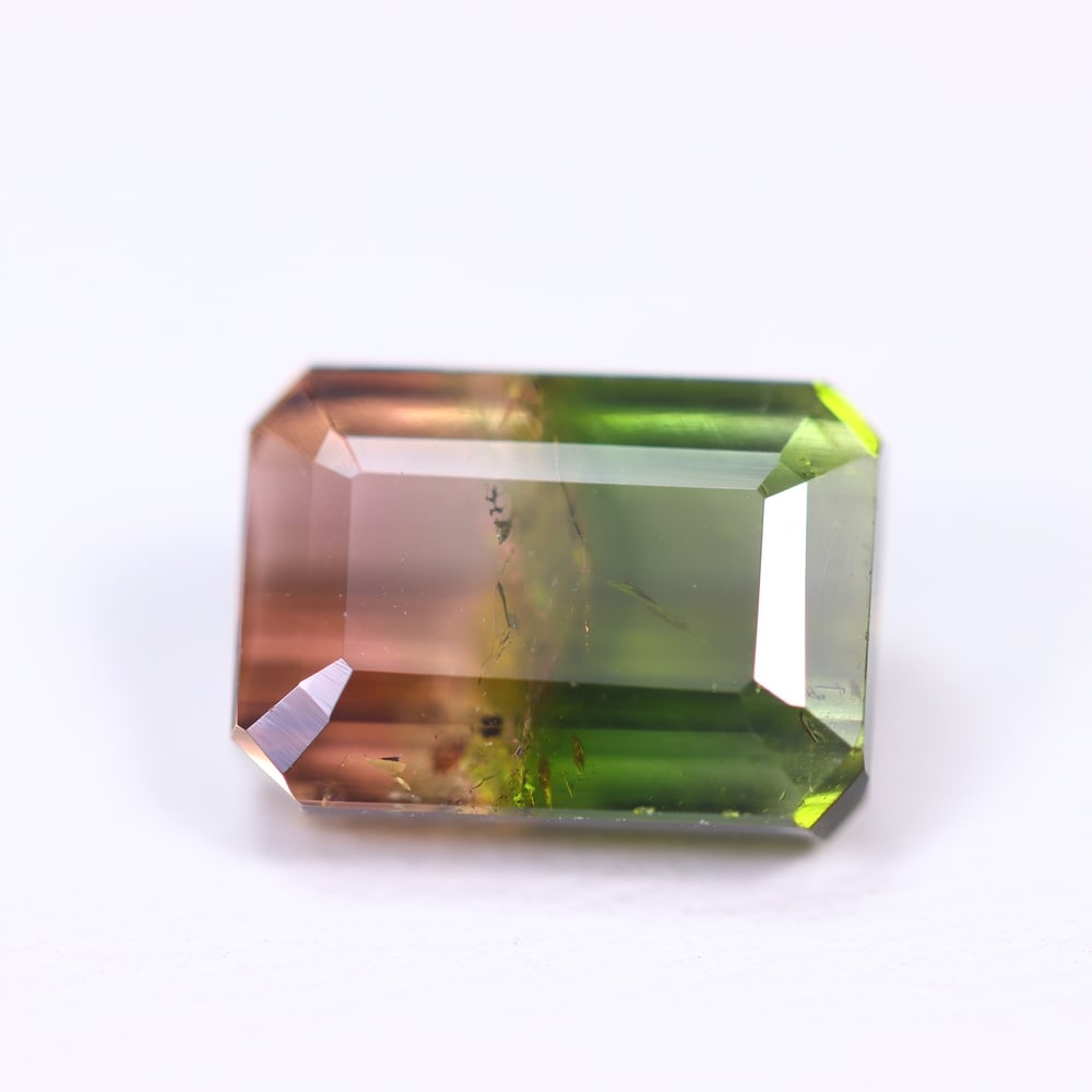 4.45cts Natural Watermelon Tourmaline - Bi-Colour Faceted Cut, 52B: Ksmith Heritage Auctioneers Subject: Natural Tourmaline Origin: Africa Carat Weight: 4.45cts Dimension: 10.1x7.3x5.5 mm Type: Faceted, Polished