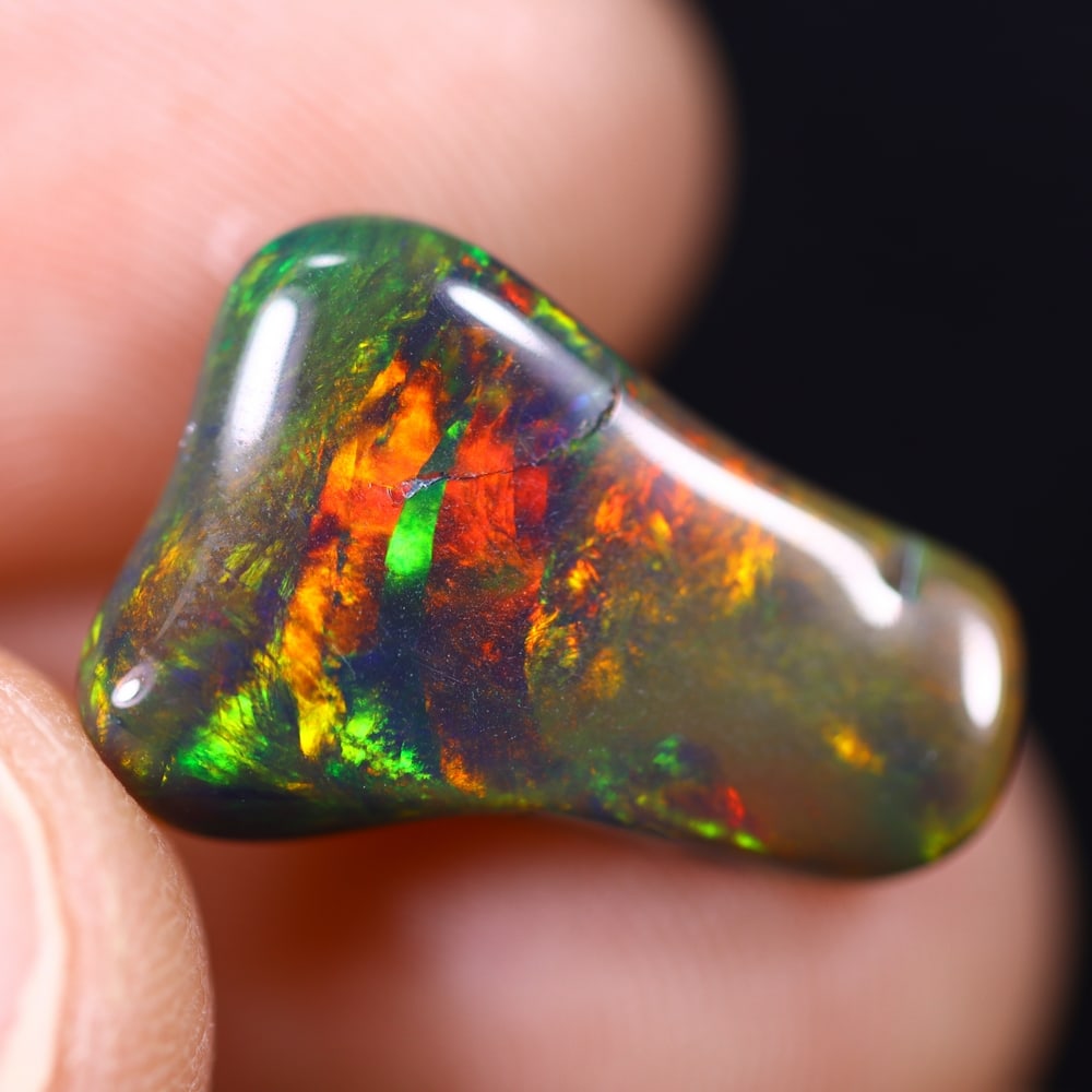 4.47Ct Natural Freeform Black Opal - 16x11x5mm - Polished Rough , 188E: Ksmith Heritage Auctioneers Subject: Natural Opal Origin: Ethiopia Treatment: Smoked Shape: Freeform Type: Polished Rough